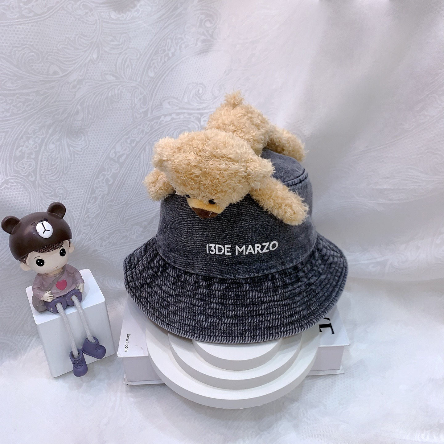 NO:347716,Running 13de marzo new denim fisherman hat. Summer is here. In hot weather, a beautiful hat has become an indispensable fashion item. This denim fisherman hat has a fashionable appearance and can effectively protect you from the sun, making you the most fashionable girl on the streets and alleys!  Hat Straw Hat Fisherman Hat Baseball Hat, Hats, espadrilles, hats跑量 13de marzo新款牛仔渔夫帽 夏天来了,炎热的天气下,一顶好看的帽子成为了必不可少的时尚单品.这款牛仔渔夫帽,既有时髦的外观,又能有效防晒,让你在街头巷尾成为最时尚的妞！帽子草帽渔夫帽棒球帽,帽子,espadrilles,hats,hat