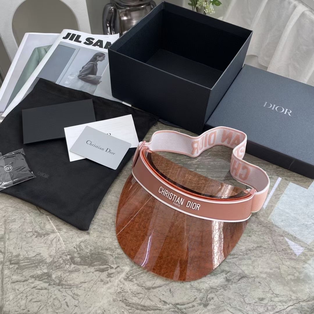 NO:347760,Running Dior Original Customized Sunhat adopts innovative design and playful sports shape. A must-have sunhat with unique concave shape. Sun protection artifact. Both the front and back are marked with J'adior letters and echo the jacquard elastic band. The webbing can be adjusted. It is good to be beautiful and sun-proof. It is easy to wear a hat, straw hat, fisherman's hat, baseball hat, hat, dior, espadrilles, hats跑量 Dior 原版定制 遮阳帽采用创新的设计和俏皮的运动造型 别具一格凹造型必备遮阳帽 防晒神器 正反都有标志J'adior字母并与提花弹力饰带相呼应 织带可以调节 颜值高还防晒 低调好搭帽子草帽渔夫帽棒球帽,帽子,dior,espadrilles,hats,hat