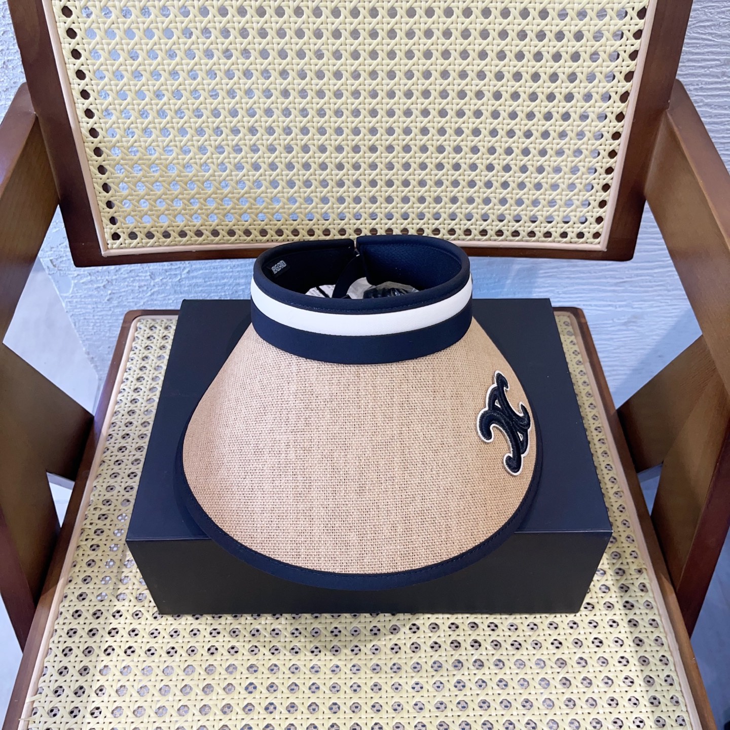 NO:348823,Running volume: Celine~New empty top hat, color-blocking edge design, positive style!  Vinyl is protected from ultraviolet rays, must-have in summer!  Hat Straw Hat Fisherman Hat Baseball Hat, Hats, Celine, espadrilles, hats跑量 赛琳～新款空顶帽 拼色边设计,版型正！ 黑胶防紫外线,夏季必入！帽子草帽渔夫帽棒球帽,帽子,celine,espadrilles,hats,hat