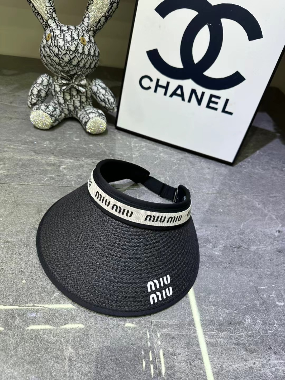 NO:348921,Running volume MiuMiu~Summer empty roof headband type sun protection sun protection straw weaving hat, encrypted woven papyrus sun protection fried chicken cool!  The hat is crisp and stylish, the overall three-dimensional and does not collapse. The wide hat brim can protect the sun and protect the sun well!  Hat straw hat fisherman hat baseball hat, hat, miumiu, espadrilles, espadrilles, hats跑量 MiuMiu～夏季空顶 发箍式遮阳防晒草编空顶帽,加密编织纸草防晒炒鸡凉爽！帽型挺括有型,整体立体不软塌,宽大的帽檐可以很好的遮阳防晒！帽子草帽渔夫帽棒球帽,帽子,miumiu,espadrilles,espadrilles,hats,hat