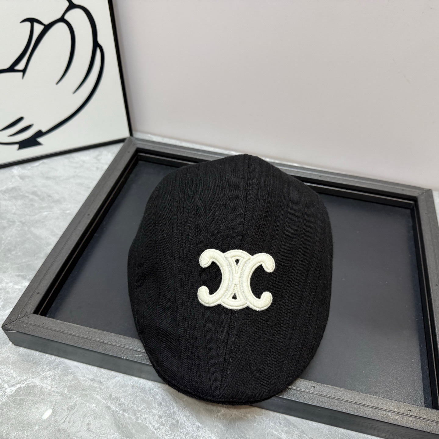 NO:351024,Running volume: Celine~The new front hat has a high-end texture and unique texture. The hat is super good, and you will become a fashion expert in seconds when you wear it. Moreover, the color combination is super classic, you can easily control it whether it is casual or exquisite. With it, you are a street trendy man, love hats, straw hats, fisherman hats, baseball hats, hats, celine, espadrilles, hats跑量 赛琳～新款前进帽质感高级又独特.帽型超赞,戴上秒变时尚达人.而且颜色搭配超经典,不管是休闲风还是精致风都能轻松驾驭,拥有它,你就是街头潮人,爱了帽子草帽渔夫帽棒球帽,帽子,celine,espadrilles,hats,hat