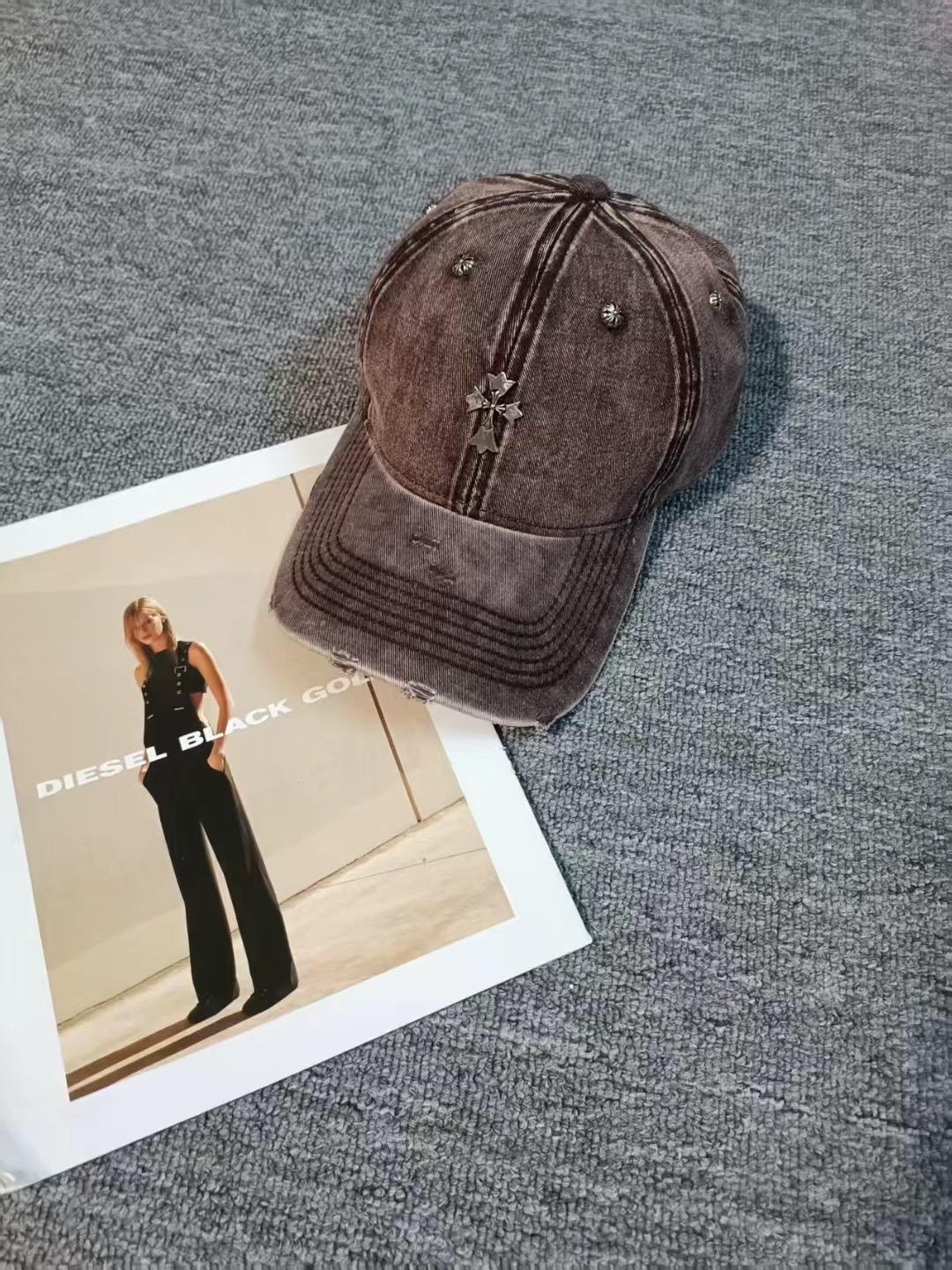 NO:354080,Running volume Crowxin~ New ripped street style cotton baseball cap, personalized and fashionable style, casual and cool feeling, neutral style, same style for men and women!  A variety of colors, super easy to match!  Material: Cotton Head circumference: 56-58cm hat Straw hat Fisherman hat Baseball hat, hat, chrome hearts, espadrilles, hats跑量 克罗心～新款破洞街头风棉布棒球帽,个性时尚款 休闲带点酷酷的感觉,中性款 男女同款！多种色系,超好搭！ 材质:棉 头围:56-58cm均可帽子草帽渔夫帽棒球帽,帽子,chrome hearts,espadrilles,hats,hat