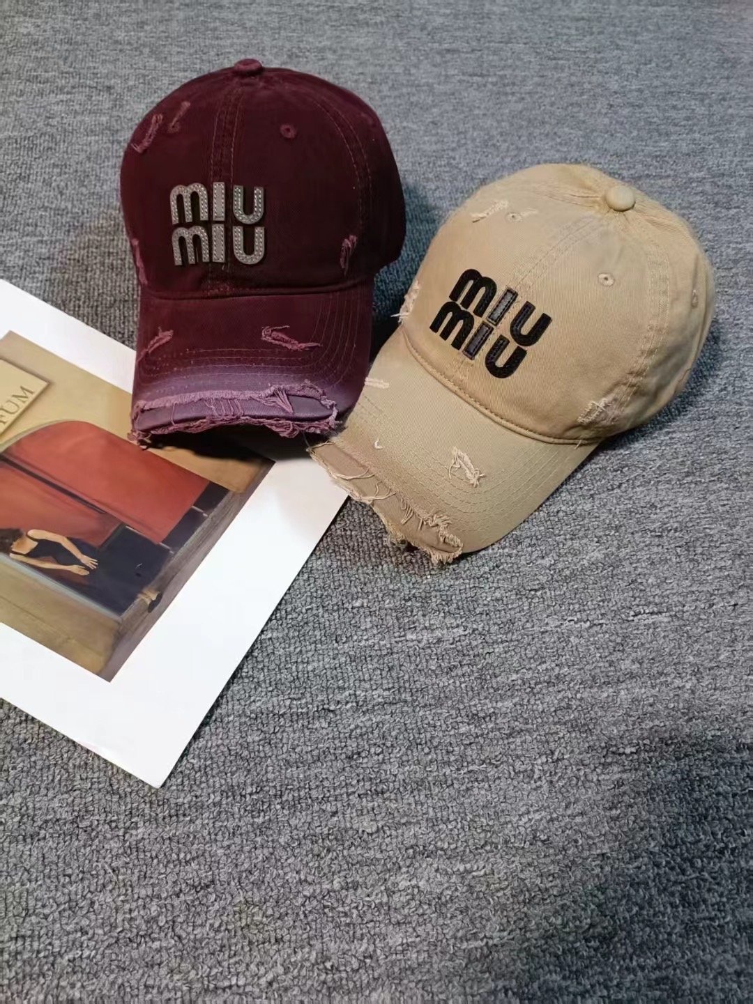 NO:353983,Running volume Celin~New ripped street style cotton baseball cap, personality and fashionable style, casual and cool feeling, neutral style, same style for men and women!  A variety of colors, super easy to match!  Material: Cotton Head circumference: 56-58cm hats, straw hat, fisherman hat, baseball hat, hat, celine, espadrilles, hats跑量 Celin～新款破洞街头风棉布棒球帽,个性时尚款 休闲带点酷酷的感觉,中性款 男女同款！多种色系,超好搭！ 材质:棉 头围:56-58cm均可帽子草帽渔夫帽棒球帽,帽子,celine,espadrilles,hats,hat