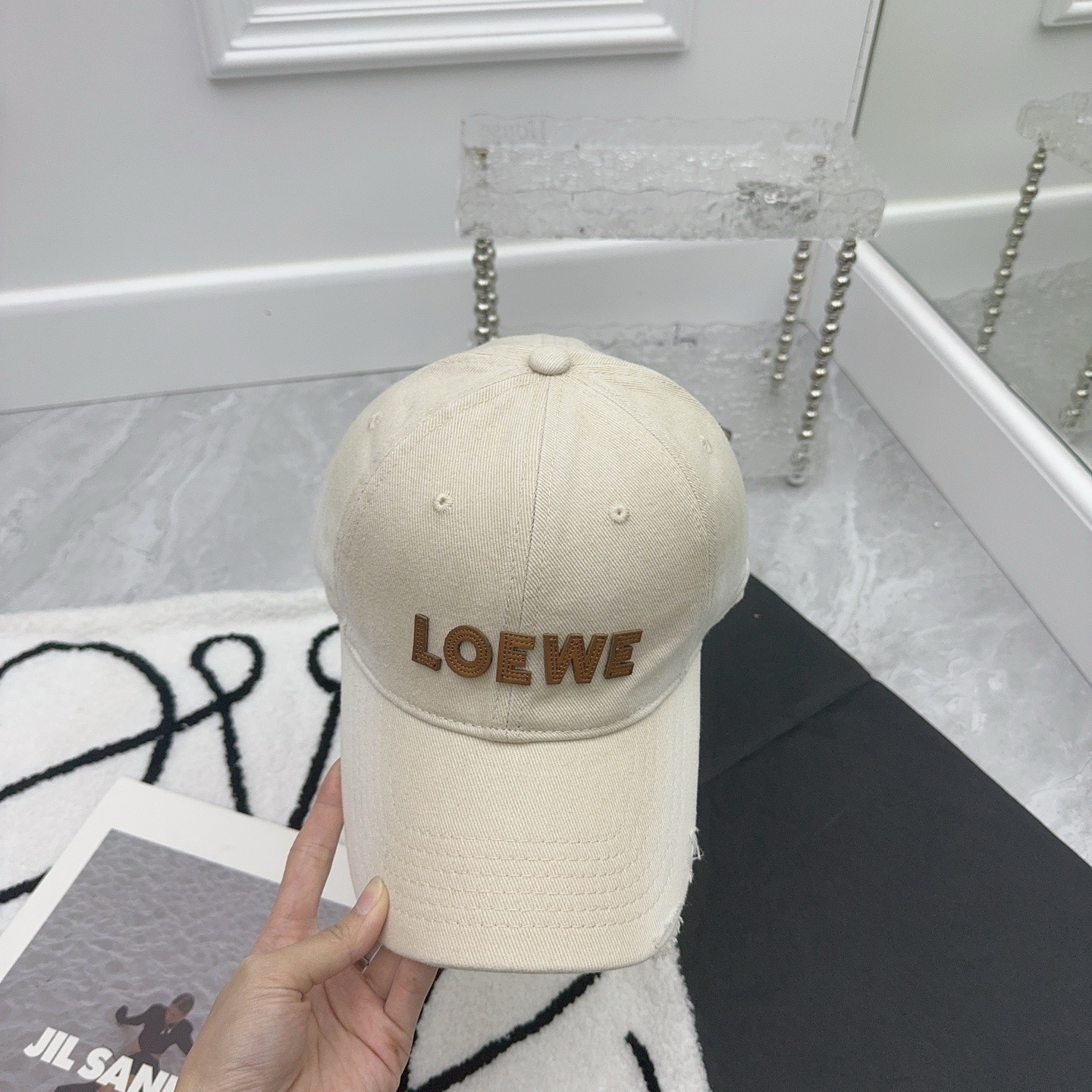 NO:354082,Running Loe~ Alphabet Baseball Cap Full of atmosphere!  Simple and high-end hat full of straw hat fisherman hat baseball hat, hat, loewe, espadrilles, hats跑量 Loe～字母棒球帽 氛围感十足！ 简约高级感满满帽子草帽渔夫帽棒球帽,帽子,loewe,espadrilles,hats,hat
