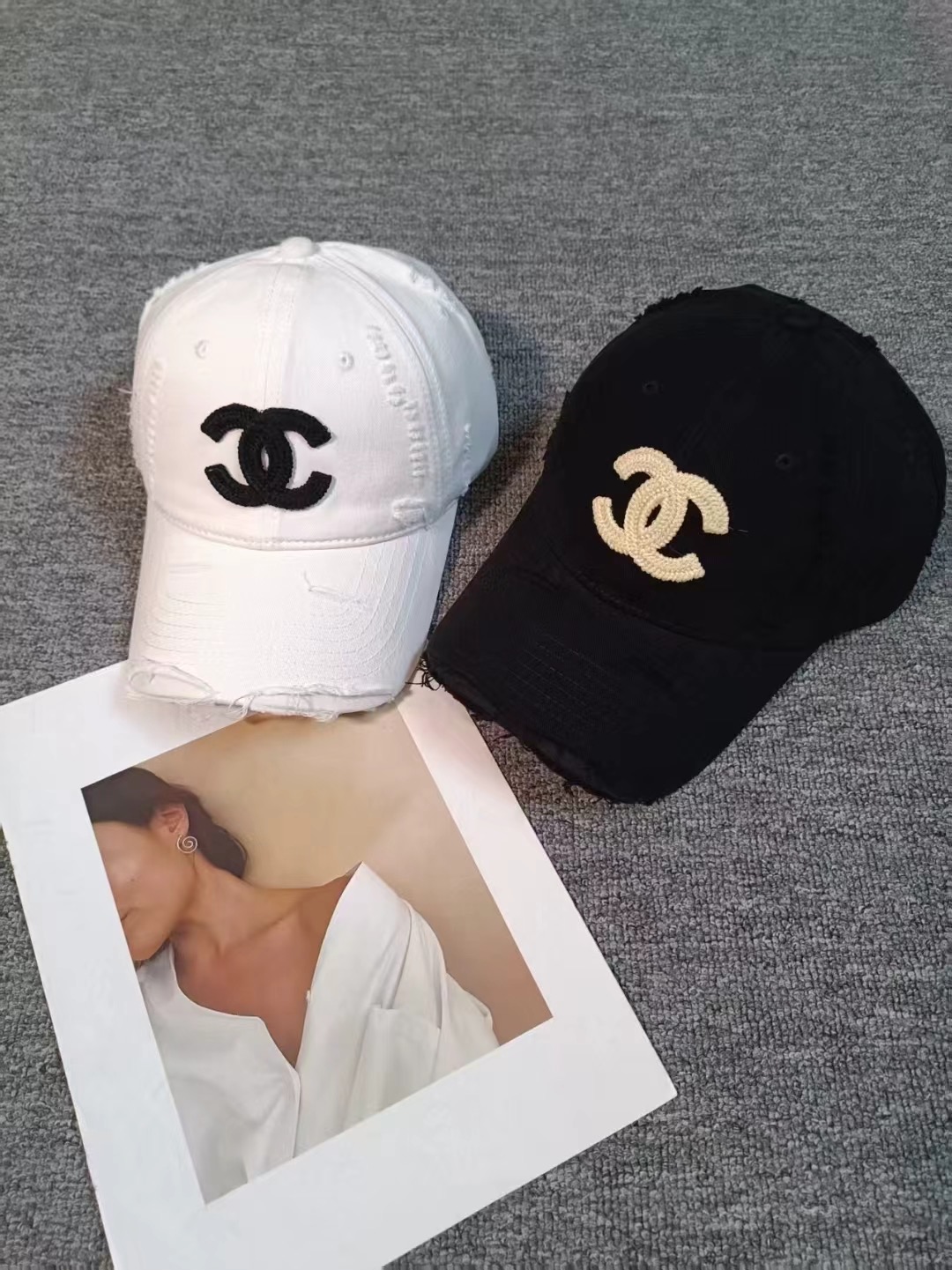 NO:355750,Running volume Xiaoxiang~ New ripped wash cotton baseball cap, personalized and fashionable style, casual and cool feeling, the same style for men and women!  Material: Cotton Head circumference: 56-58cm hats, straw hats, fisherman hats, baseball hats, hats, espadrilles, hats跑量 小香～新款破洞洗水棉布棒球帽,个性时尚款 休闲带点酷酷的感觉,男女同款！ 材质:棉 头围:56-58cm均可帽子草帽渔夫帽棒球帽,帽子,espadrilles,hats,hat