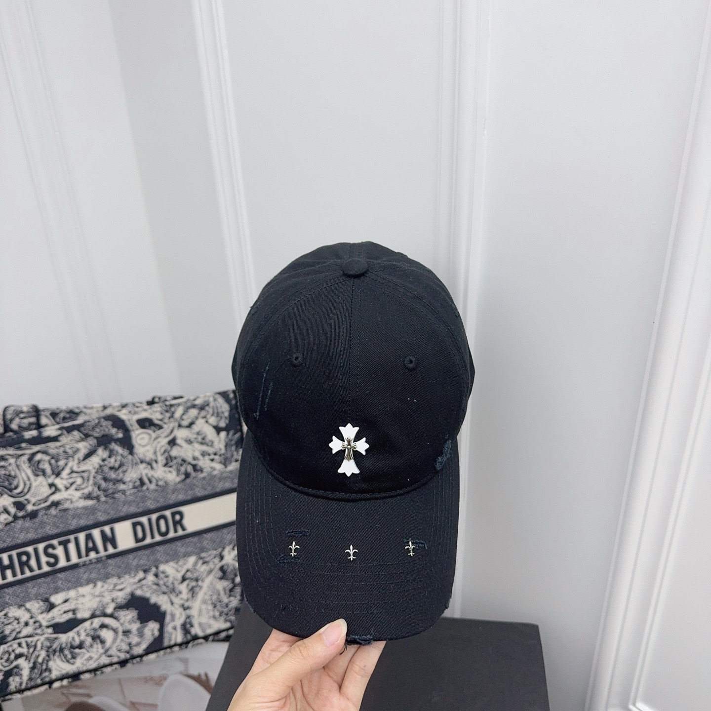 NO:358561,Running croquet~ New baseball cap Hat Straw hat Fisherman hat Baseball cap, hat, chrome hearts, espadrilles, hats跑量 克罗心～ 新款棒球帽 帽子草帽渔夫帽棒球帽,帽子,chrome hearts,espadrilles,hats,hat