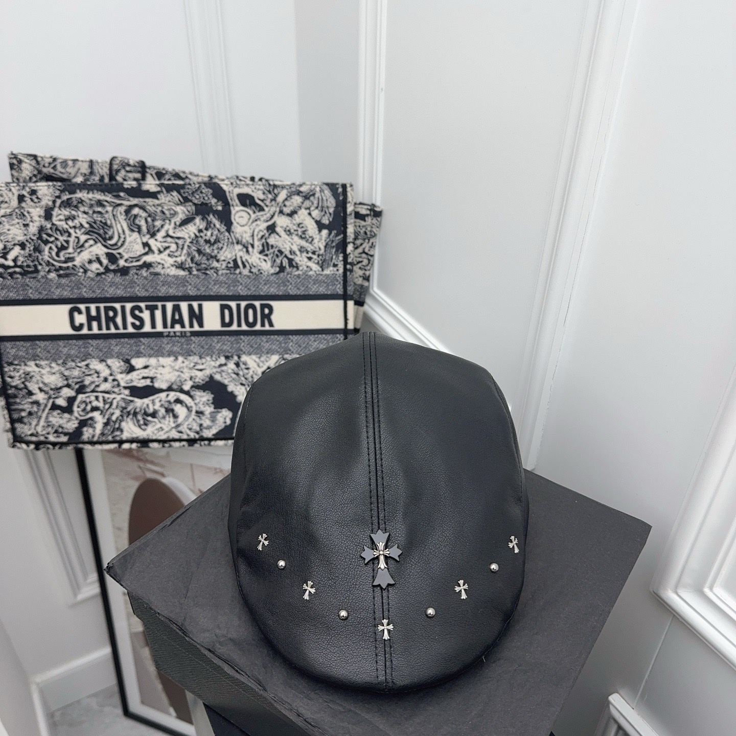 NO:358580,Running volume Crosin ~ New autumn and winter style forward hat New lambskin, super soft and textured ~ hat Straw hat Fisherman's hat Baseball hat, hat, chrome hearts, espadrilles, sheepskin, hats跑量 克罗心～秋冬新款前进帽 新款小羊皮,超软有质感～帽子草帽渔夫帽棒球帽,帽子,chrome hearts,espadrilles,sheepskin,hats,hat