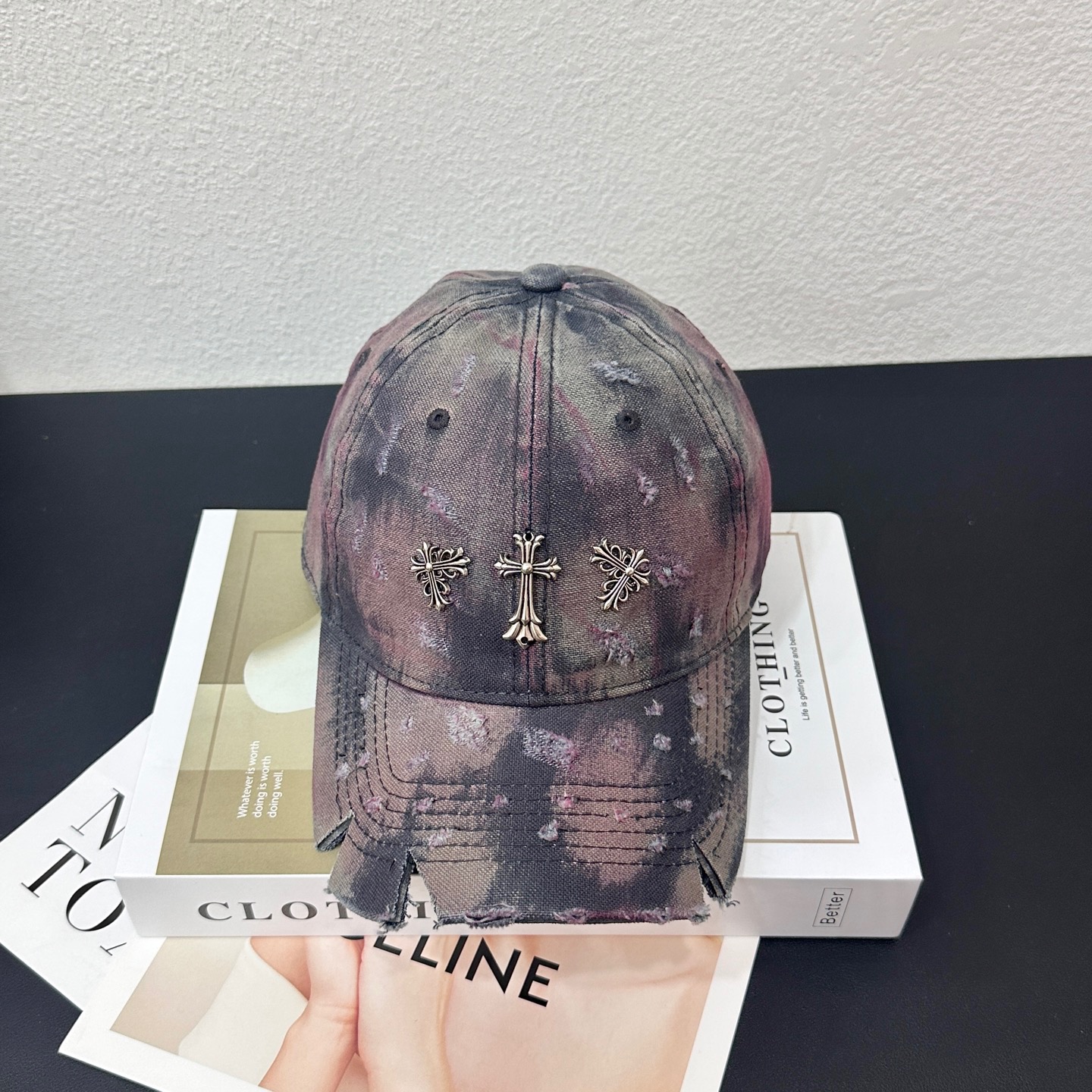 NO:358820,Running volume Croxin~News!  The sweet and cool baseball cap The brim is very special!  Hat straw hat fisherman hat baseball hat, hat, chrome hearts, espadrilles, hats跑量 克罗心～上新！ 甜酷十足的棒球帽 帽檐很特别！帽子草帽渔夫帽棒球帽,帽子,chrome hearts,espadrilles,hats,hat