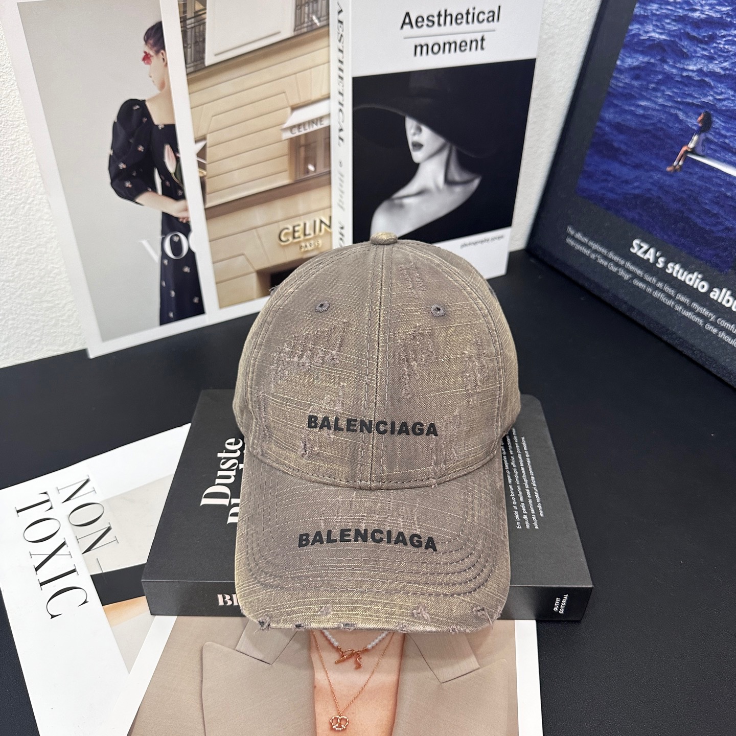 NO:360286,Running volume Paris ~ New Wash Baseball Cap Sweet and Cool Baseball Cap ~ A must-have for fashionable essence!  Soft top casual hat type, comfortable and soft, with twill cotton fabric, which is both a non-faced artifact and the finishing touch of outfits!  Men and women hat straw hat fisherman hat baseball hat, hat, espadrilles,hats跑量 巴黎～新款洗水棒球帽 甜酷棒球帽~时髦精必备款！ 软顶休闲帽型 舒适柔软 采用斜纹棉质面料 既是素颜神器又是穿搭的点睛之笔！男女同款帽子草帽渔夫帽棒球帽,帽子,espadrilles,hats,hat