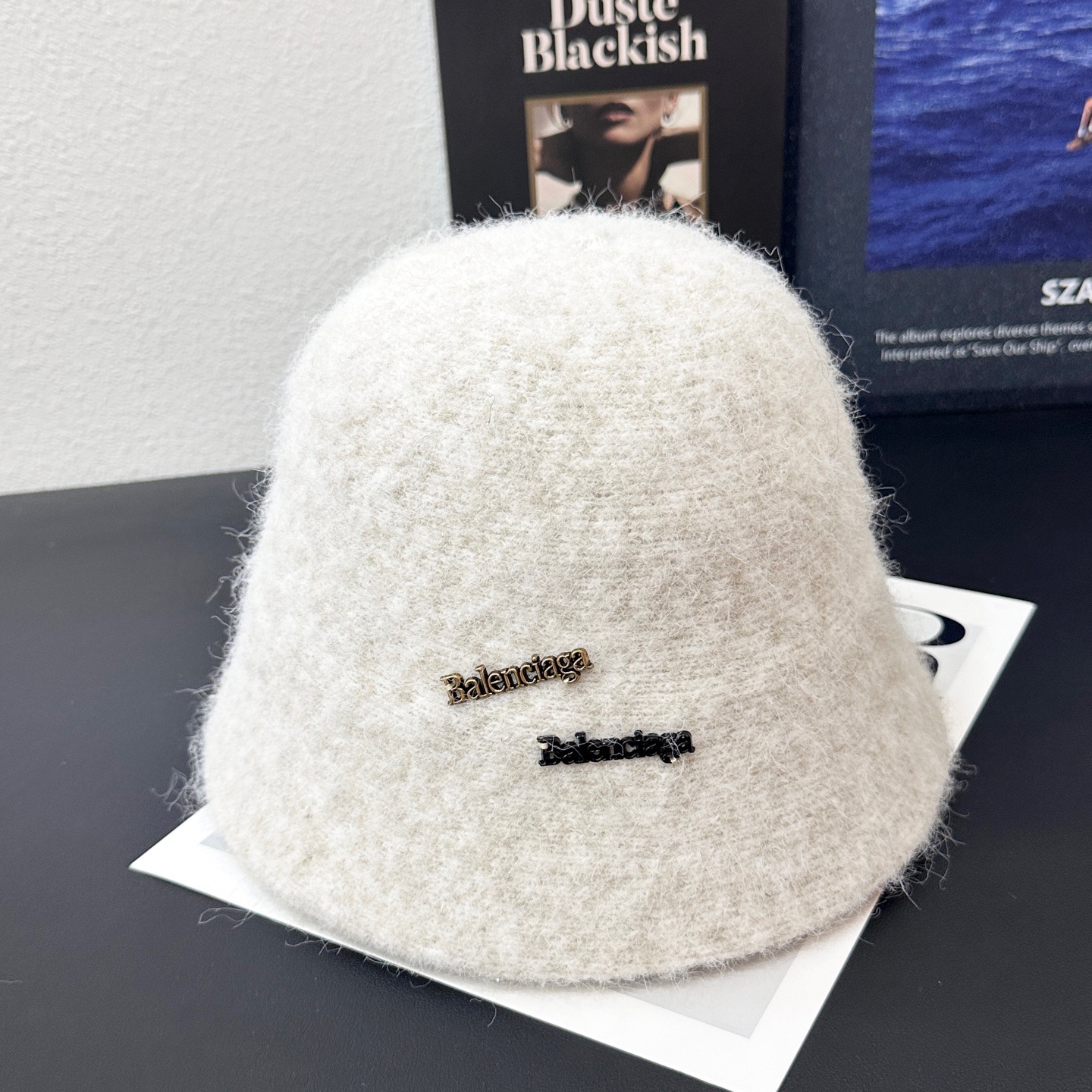 NO:360370,Running volume Paris ~ Wool bucket hat Fully wool bucket hat ♀ When wearing a coat in autumn and winter, be sure to wear a bucket hat that shows high-end and elegant. The fabric is light and windproof and warm. A must-have for Korean outfits~ Modify the face and make the face look small. It is a hat that can be easily controlled without makeup!  Hat Straw Hat Fisherman Hat Baseball Hat, Hats, espadrilles, hats跑量 巴黎～羊毛桶帽 全羊毛的水桶帽 ♀秋冬穿大衣的季节 一定要搭一顶尽显高级有气质的水桶帽 面料轻薄防风又保暖 韩系穿搭必入~ 修饰脸型显脸小 素颜都是可以轻松驾驭的一款帽子！帽子草帽渔夫帽棒球帽,帽子,espadrilles,hats,hat