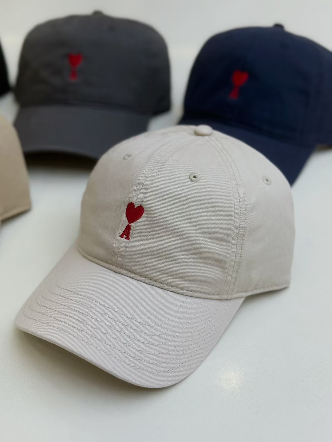 NO:361523,Running speed aim~ The new baseball cap is very good to match, the lazy style is displayed in minutes, the face is bare-faced and the color combination is super tasteful. It is so recommended, whoever wears it looks good!  !  !  Hat Straw Hat Fisherman Hat Baseball Hat, Hats, espadrilles, hats跑量 aim～早秋新款棒球帽 款式很好搭配,慵懒风分分钟展现,素颜显脸小拼色超有品味 太推荐了,谁戴谁好看！！！帽子草帽渔夫帽棒球帽,帽子,espadrilles,hats,hat