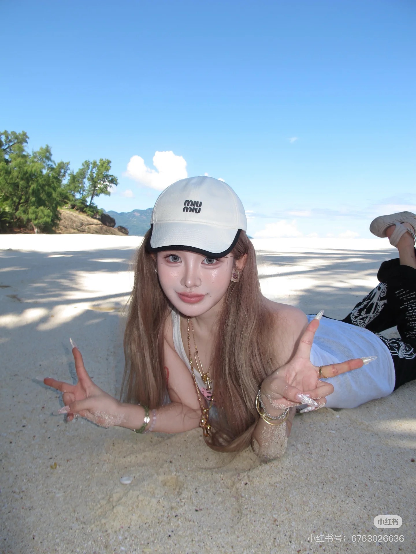 NO:361453,Running volume MiuMiu's new contrasting colored baseball cap is currently popular, with a full street feel and a versatile style!  Hat Straw Hat Fisherman Hat Baseball Hat, Hats, Miumiu, espadrilles, hats跑量 MiuMiu新款撞色边棒球帽 当下爆热的色系,街头感十足 潮流百搭！帽子草帽渔夫帽棒球帽,帽子,miumiu,espadrilles,hats,hat