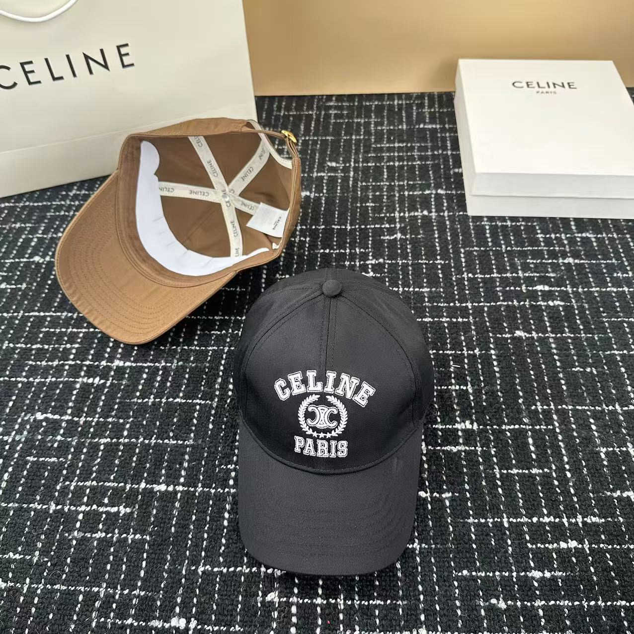 NO:361554,Running ~ Selin's new baseball cap 2025 uses twill cotton fabric, which is both a non-faced artifact and the finishing touch of outfits!  Men and women hat straw hat fisherman hat baseball hat, hat, celine, espadrilles, hats跑量～ 赛琳2025新款棒球帽 采用斜纹棉质面料 既是素颜神器又是穿搭的点睛之笔！男女同款帽子草帽渔夫帽棒球帽,帽子,celine,espadrilles,hats,hat