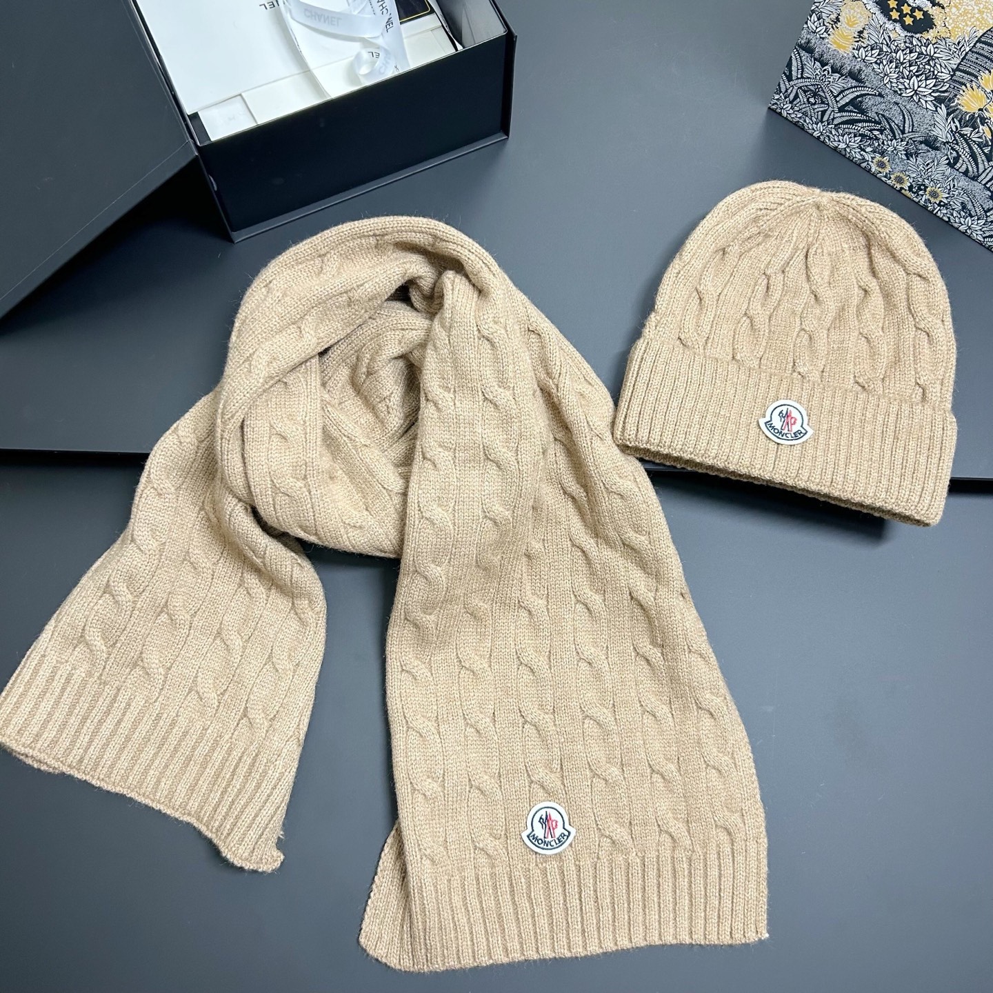 NO:364186,Running volume MONCLER ~ New knitted scarf set Scarf hat set, atmospheric and high-value, extremely comfortable hat, fisherman hat baseball hat knit hat, hat, espadrilles, hats跑量 MONCLER～新款针织围巾套装 围巾帽套装,大气高颜值,手感无比舒适帽子渔夫帽棒球帽针织帽,帽子,espadrilles,hats,hat