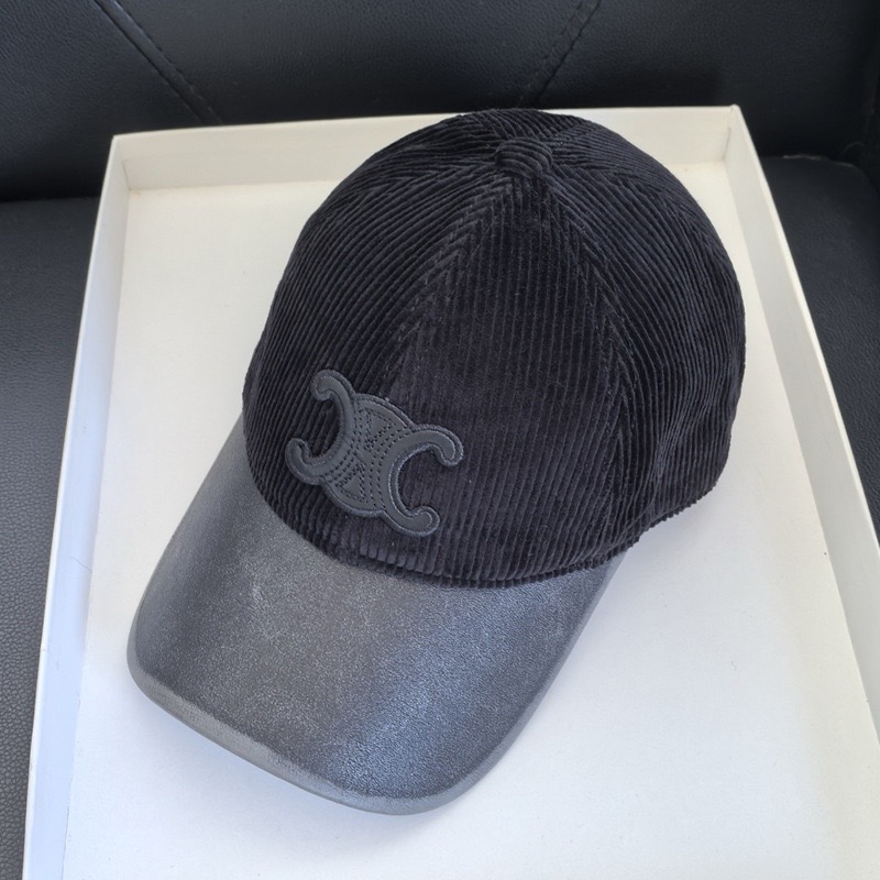 NO:364997,Running Celine~New Corduroy Baseball Cap Since it has the light and breathable summer, it must be windproof and warm in winter!  This autumn and winter baseball cap, the corduroy material is really exciting. I think it is a super hot product, casual and versatile, and the rhythm of the street is to be browsed. Let’s grab the first wave and get started with the hat, fisherman’s hat, baseball cap, knit hat, hat, celine, espadrilles, hats跑量 Celine～新款灯芯绒棒球帽 既然有夏天的轻薄透气的就要有冬天防风保暖的！ 今年秋冬款的棒球帽,玩起了灯芯绒材质真的挺带感的、我觉得是超级大爆款,休闲百搭,要刷街的节奏,咱们抢头一波先搞起来吧帽子渔夫帽棒球帽针织帽,帽子,celine,espadrilles,hats,hat