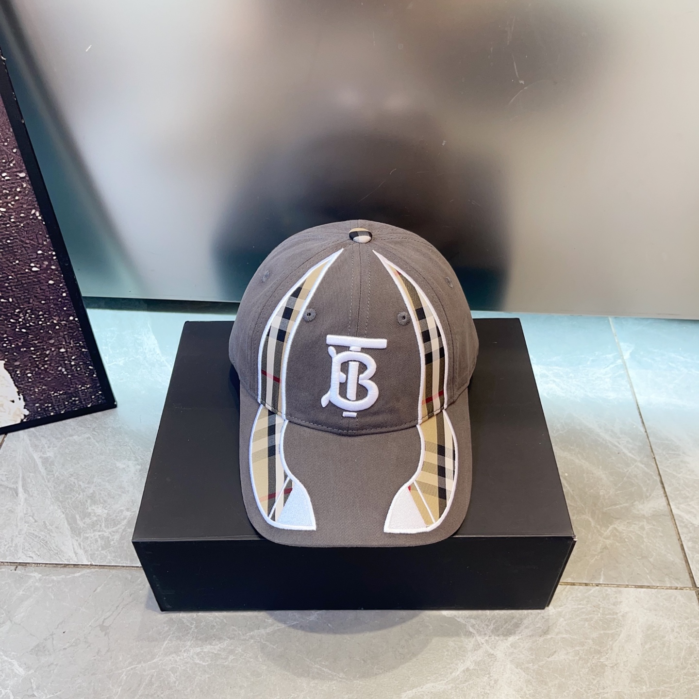 NO:365006,Running volume Bur new TB embroidered baseball cap brand iconic TB logo, comfortable fabric!  Hat fisherman hat baseball hat knit hat, hat, burberry, espadrilles, hats跑量 Bur新款TB刺绣棒球帽 品牌标志性TB标,面料舒适！帽子渔夫帽棒球帽针织帽,帽子,burberry,espadrilles,hats,hat