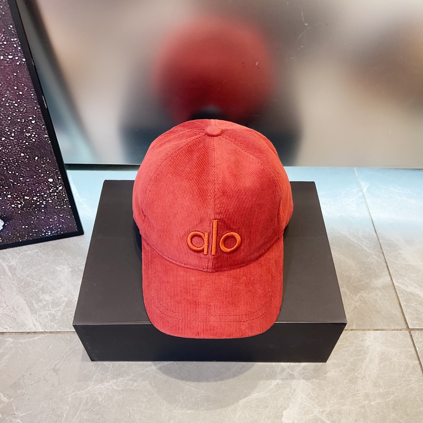 NO:365018,Running alo~New corduroy embroidered baseball hat. A super versatile style. The corduroy has a good texture and is not thick and not hot. Head circumference: about 57cm hat, fisherman's hat, baseball hat, knit hat, hat, espadrilles, hats跑量 alo～新款灯芯绒刺绣棒球帽 超级百搭的一个款,灯芯绒质感很好,不厚戴着不热. 头围:57cm左右帽子渔夫帽棒球帽针织帽,帽子,espadrilles,hats,hat