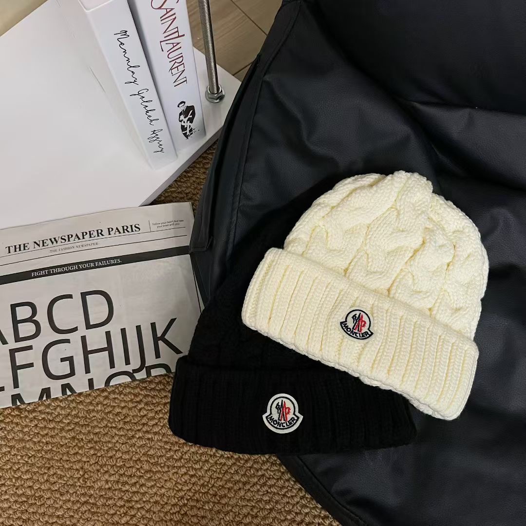 NO:365039,Running MONC ~ thick wool hat with silhouette, super retro taste online, the difference is now colorful and colorful on the street. This one has great meaning. The bold wool is wrapped in iron chains. The thick edge design shows that the face is small. This one with vision recommends you to have a hat, fisherman's hat, baseball hat, knit hat, hat, Moncler, espadrilles, hats跑量 MONC～蒙口麻花形厚款毛线帽 超复古的品位在线 区别现在满大街花花绿绿的 这款好有内涵 加粗毛线成铁索状缠绕 粗围边设计很显脸小 有眼光的这款推荐你帽子渔夫帽棒球帽针织帽,帽子,Moncler,espadrilles,hats,hat