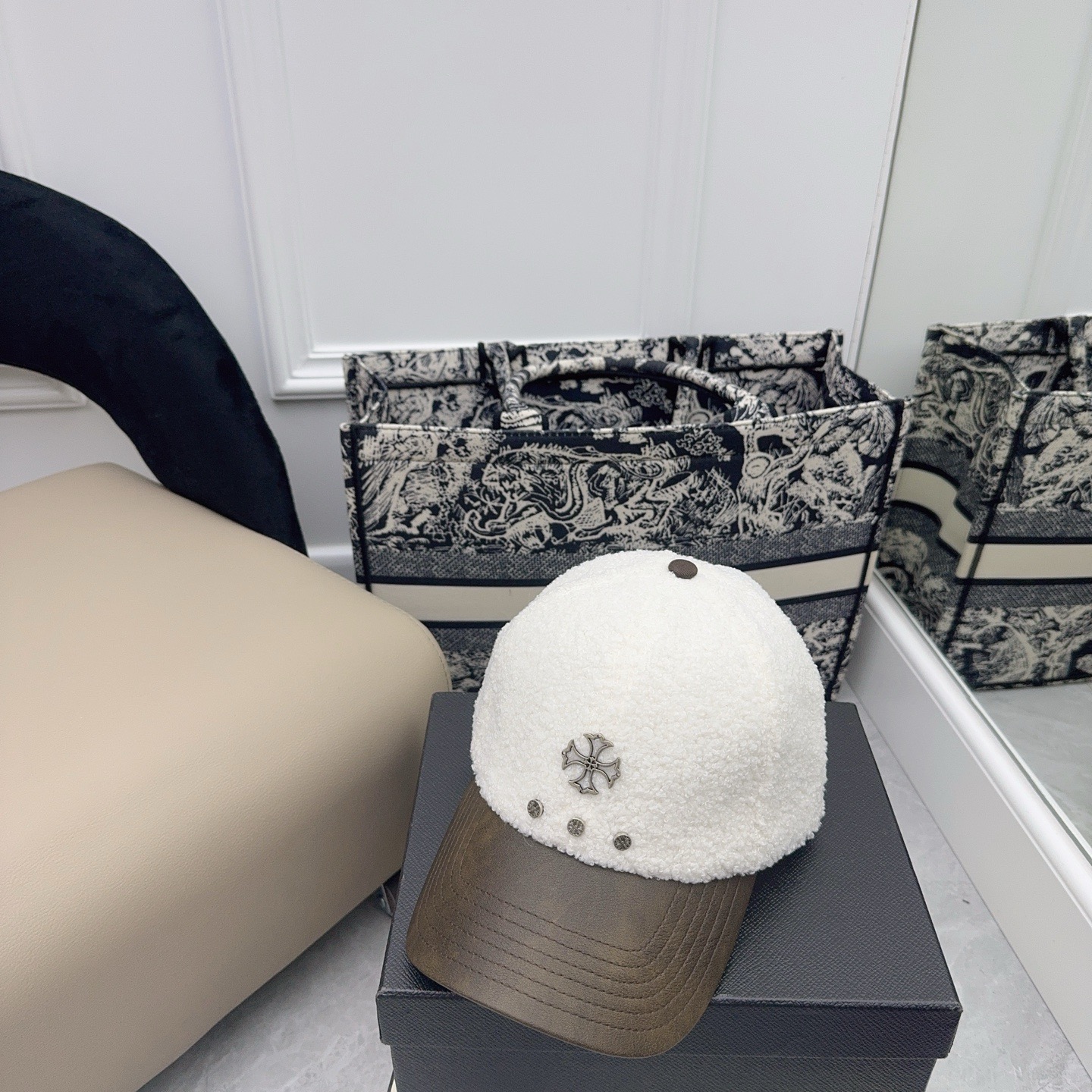 NO:365043,Running volume Croxin autumn and winter lamb fur baseball cap custom version Maillard color system!  Hat fisherman hat baseball hat knit hat, hat, chrome hearts, espadrilles,hats跑量 克罗心秋冬羊羔毛棒球帽 定制版美拉德色系！ 帽子渔夫帽棒球帽针织帽,帽子,chrome hearts,espadrilles,hats,hat