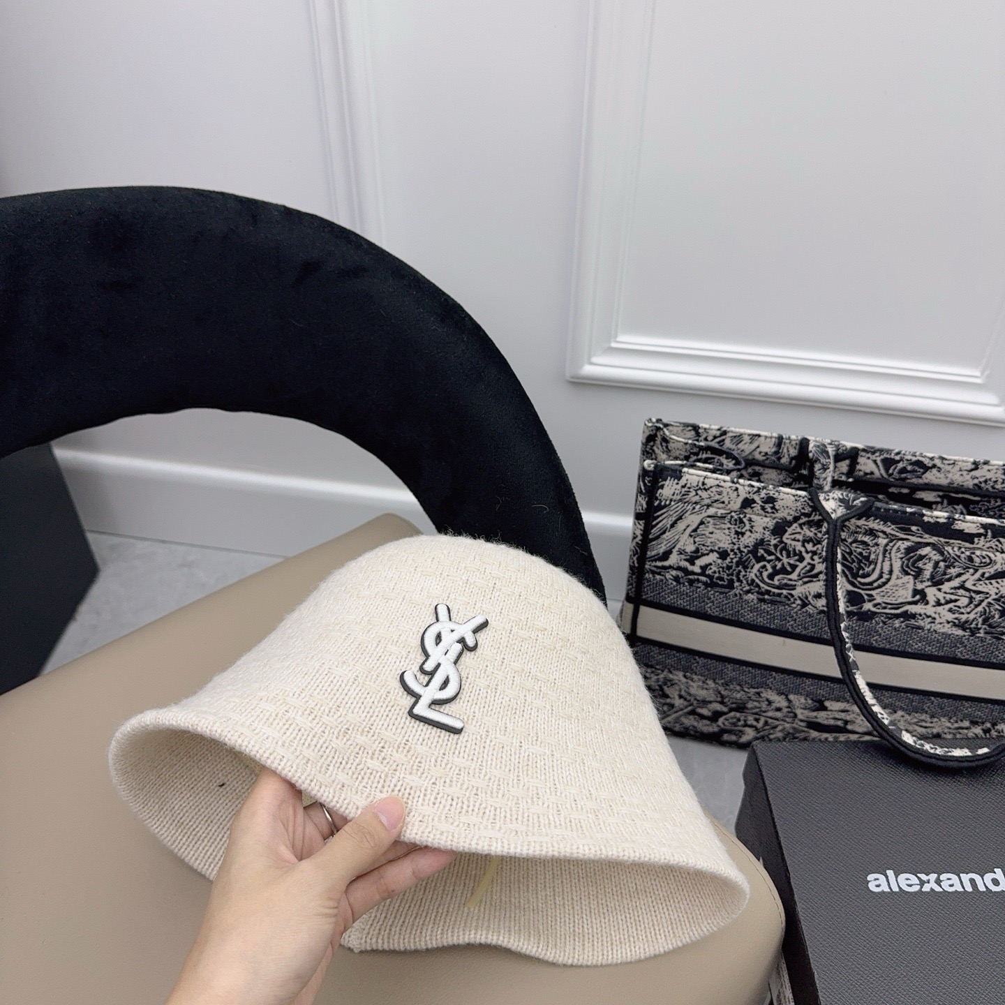 NO:365034,Running volume YSL ~ New autumn and winter basin hat Simple temperament ~ Hat Fisherman's hat Baseball hat Knitted hat, hat, saint laurent, espadrilles, hats跑量 YSL～秋冬新款盆帽 简约气质款～帽子渔夫帽棒球帽针织帽,帽子,saint laurent,espadrilles,hats,hat