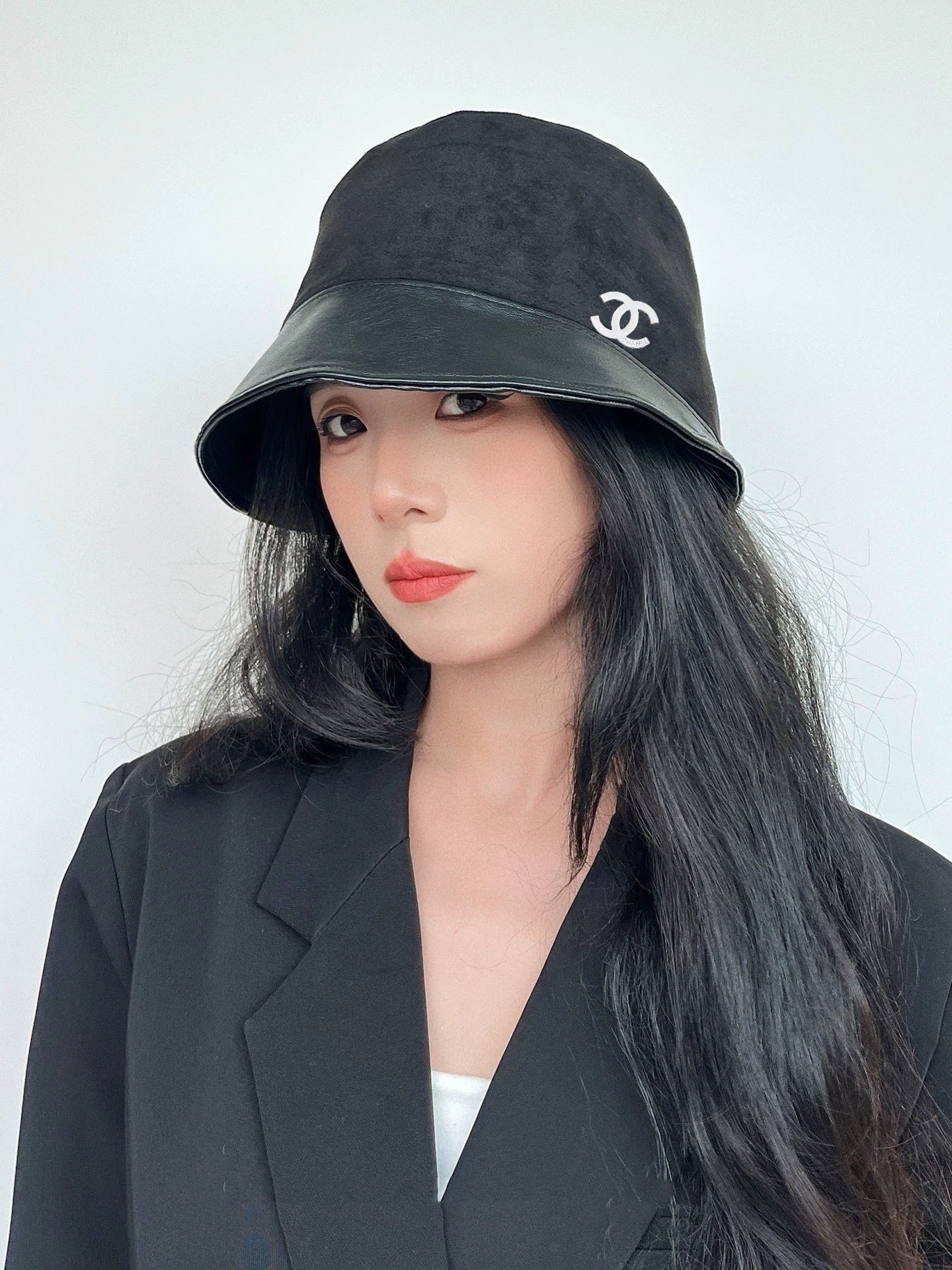 NO:532716,Running volume Xiaoxiang~ New spliced ​​fisherman hat, a very special design, deer leather splicing, Korean style full of high-end feel!  Popular products!  !  !  Hat fisherman hat baseball hat knit hat, hat, espadrilles,hats19860909跑量 小香～新款拼接渔夫帽 很特别的设计,鹿皮绒皮质拼接 韩系高级感十足！爆款！！！帽子渔夫帽棒球帽针织帽,帽子,espadrilles,hats,hat