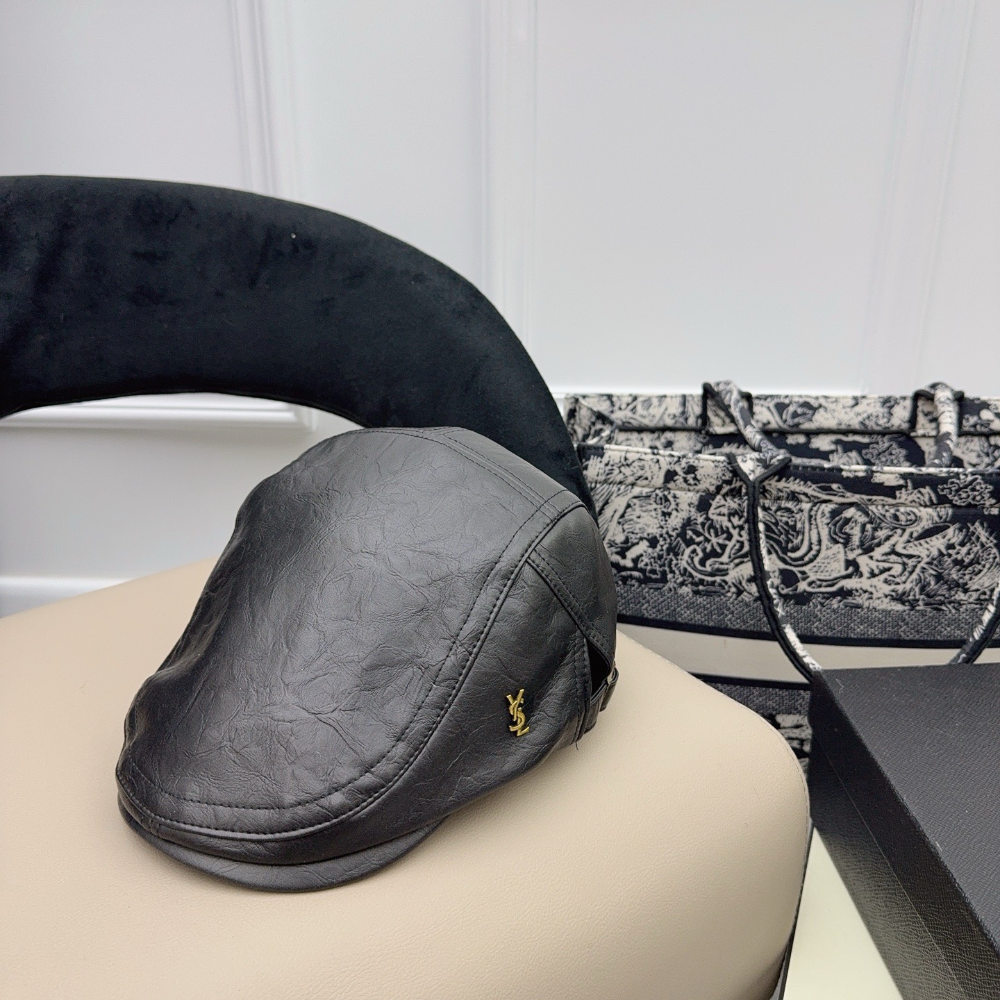 NO:532658,Running volume YSL new retro forward hat old money style high quality hat fisherman hat baseball hat knit hat, hat, saint laurent, espadrilles, hats19860909跑量 YSL新款复古前进帽 老钱风 高品质帽子渔夫帽棒球帽针织帽,帽子,saint laurent,espadrilles,hats,hat