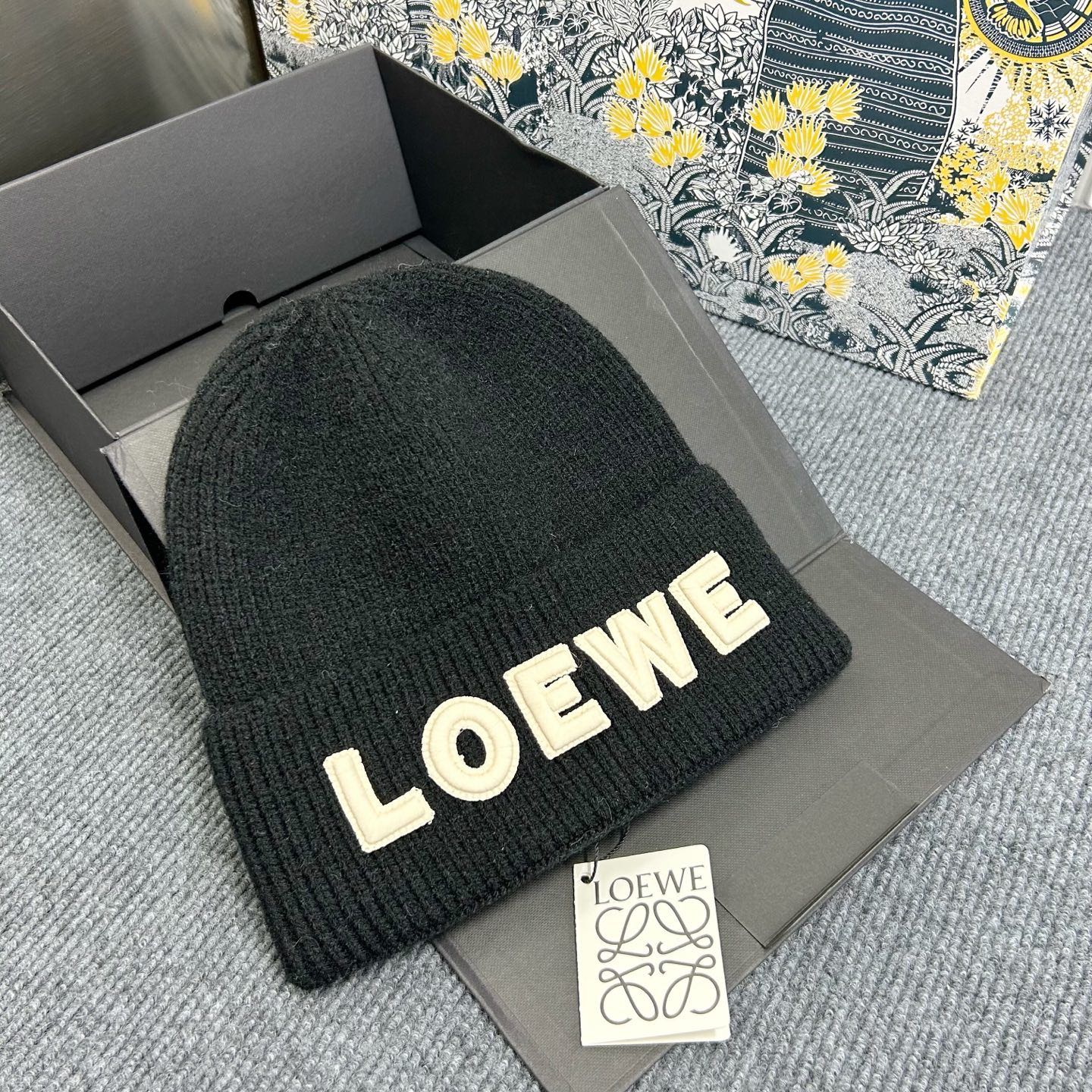 NO:552978,Running volume Loewe ~ Autumn and winter popular cold hats Knitted styles Versatile small items that you can wear with your eyes closed One-size-fits-all hats Fisherman hats Baseball caps Knitted hats, hats, loewe, espadrilles, hats19860909跑量 Loewe～秋冬爆款冷帽 针织款 闭眼入的百搭小单品 均码帽子渔夫帽棒球帽针织帽,帽子,loewe,espadrilles,hats,hat