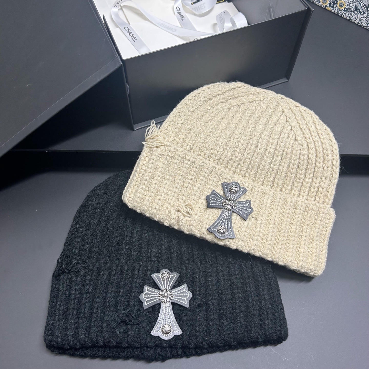 NO:552991,Running volume Chrome Hearts ~ Autumn and winter popular cold hats Knitted styles Versatile small items that can be worn with eyes closed One-size-fits-all hats Fisherman hats Baseball caps Knitted hats, hats, chrome hearts, espadrilles, hats19860909跑量 克罗心～秋冬爆款冷帽 针织款 闭眼入的百搭小单品 均码帽子渔夫帽棒球帽针织帽,帽子,chrome hearts,espadrilles,hats,hat