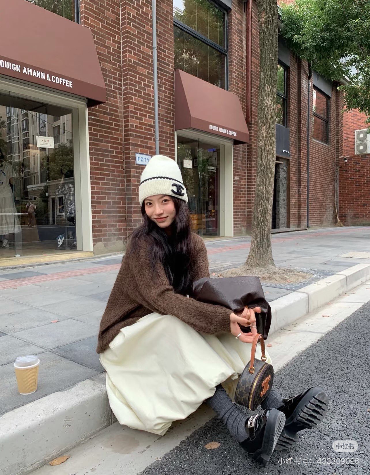 NO:579811,Running volume Ch@nel Chanel Early Autumn Advanced Handicraft Workshop This season’s cold hats are really beautiful. I love this double C logo fur hat. I am already looking forward to winter. Hats, bucket hats, baseball caps, knitted hats, hats, chanel, espadrilles, hats19860909跑量 Ch@nel 香奈儿 早秋高级手工坊 这一季的冷帽真的太太太太美了,超爱这款双C logo毛帽,已经无比期待冬天了帽子渔夫帽棒球帽针织帽,帽子,chanel,espadrilles,hats,hat