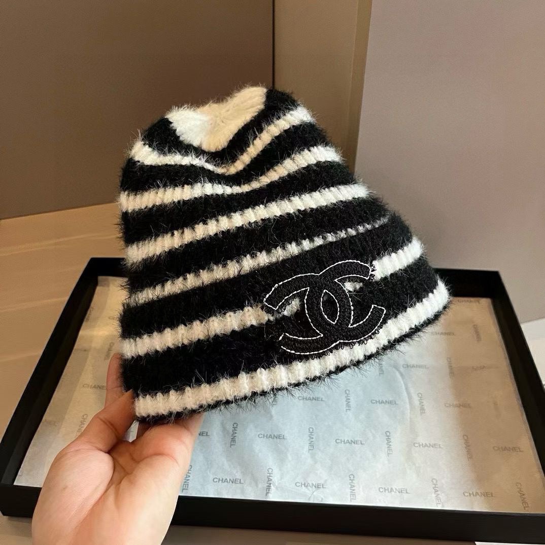 NO:579821,Running volume Xiaoxiang ~ New striped contrasting color knitted hat, fashionable and personalized stripes, the fabric is very thick, and the comfort is perfect!  The concave shape is a must-have to keep out the cold!  Hats, bucket hats, baseball caps, knitted hats, hats, espadrilles, hats are all available for head circumference 56-58cm19860909跑量 小香～新款条纹撞色针织帽 时尚个性条纹,面料很厚实,舒适度满分！凹造型御寒保暖必备！ 头围56-58cm均可帽子渔夫帽棒球帽针织帽,帽子,espadrilles,hats,hat