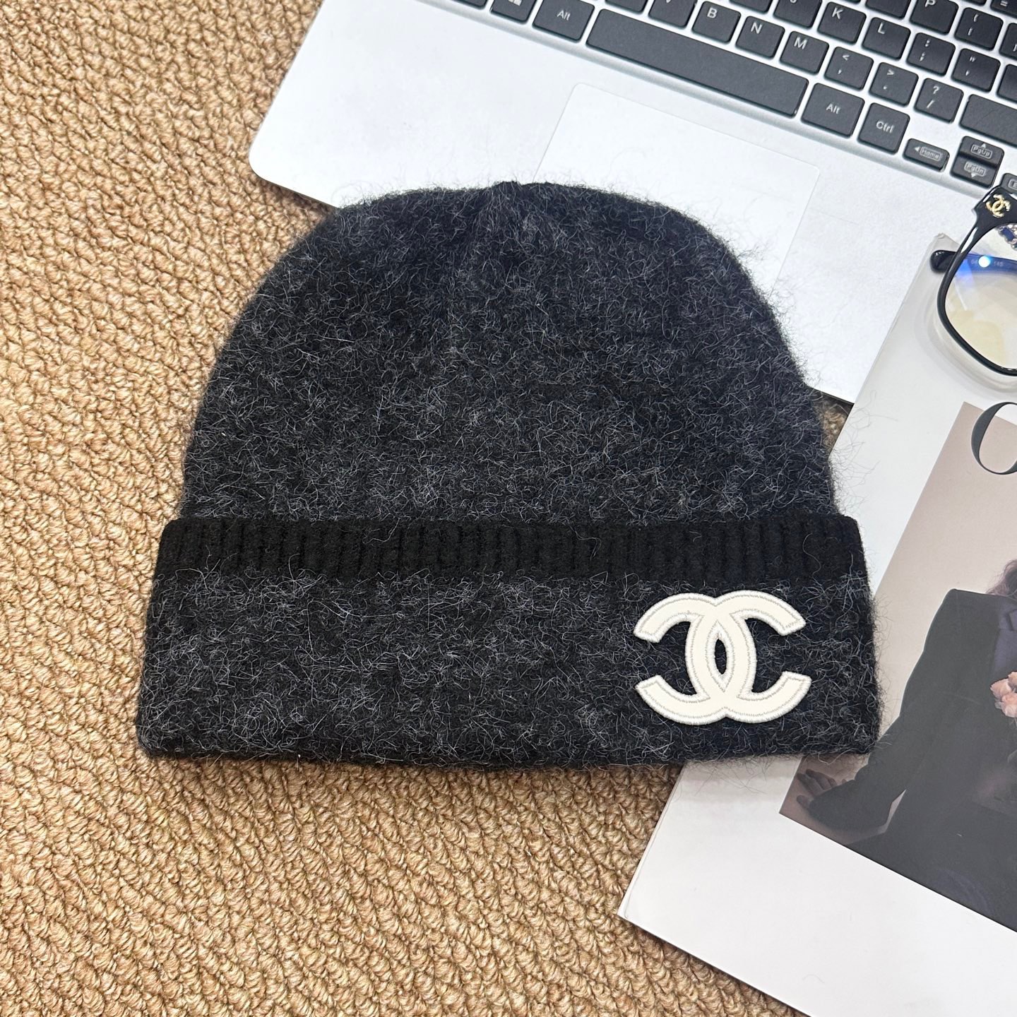 NO:579826,Running volume Xiaoxiang ~ New knitted hat Knitted hat is really warm, soft and waxy, very warm, and looks good even without makeup!  Hats bucket hat, baseball cap, knitted hat, hat, espadrilles, hats19860909跑量 小香～新款针织帽 针织帽真的很保暖啊,软软糯糯的很暖和,素颜戴也好看的！帽子渔夫帽棒球帽针织帽,帽子,espadrilles,hats,hat