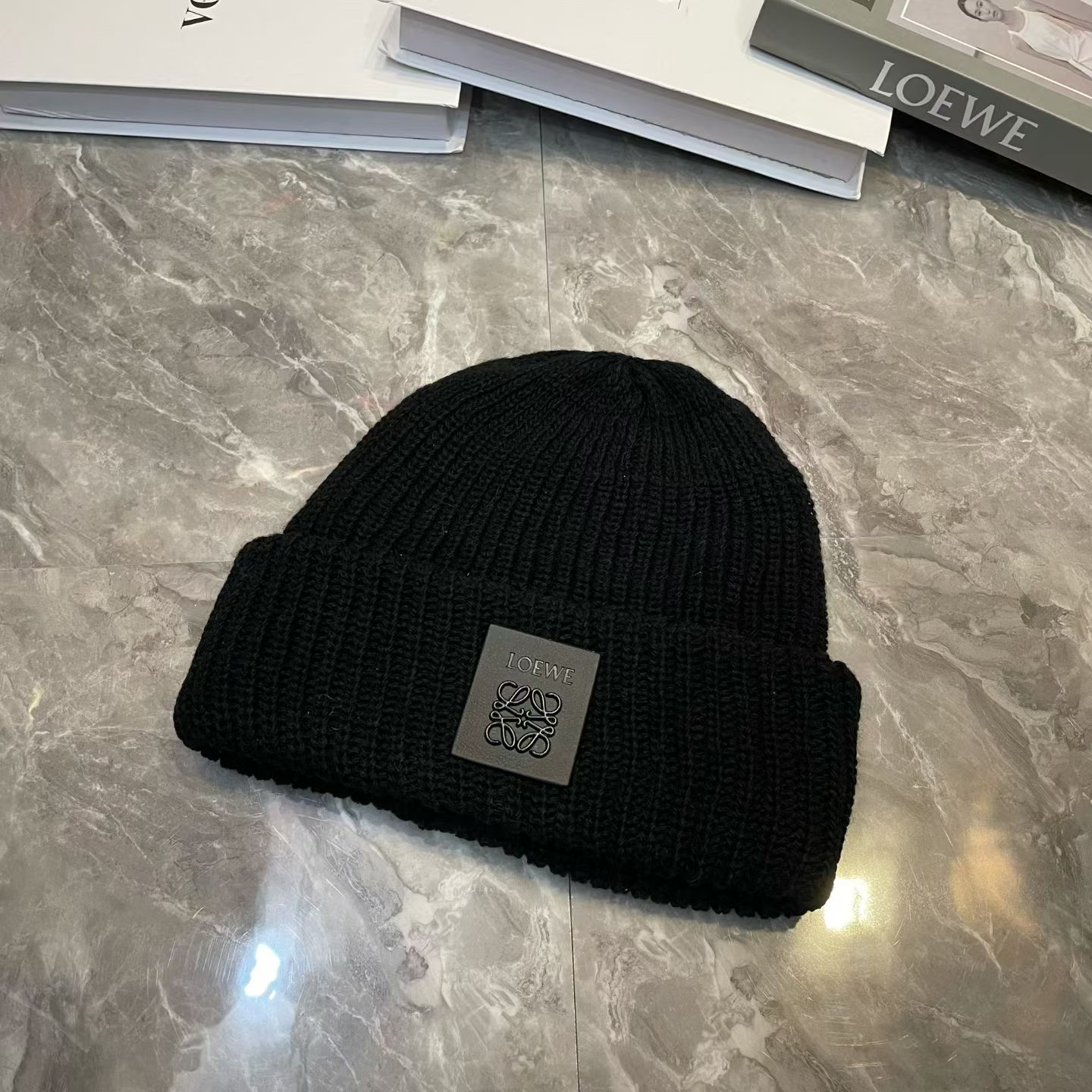 NO:579886,The most popular new product, Loewe~knitted hat, a very unique hat, fisherman hat, baseball cap, knitted hat, hat, loewe, espadrilles, hats19860909跑量 上 新 品 、 Loewe～针织帽 很有特色的一款帽子渔夫帽棒球帽针织帽,帽子,loewe,espadrilles,hats,hat