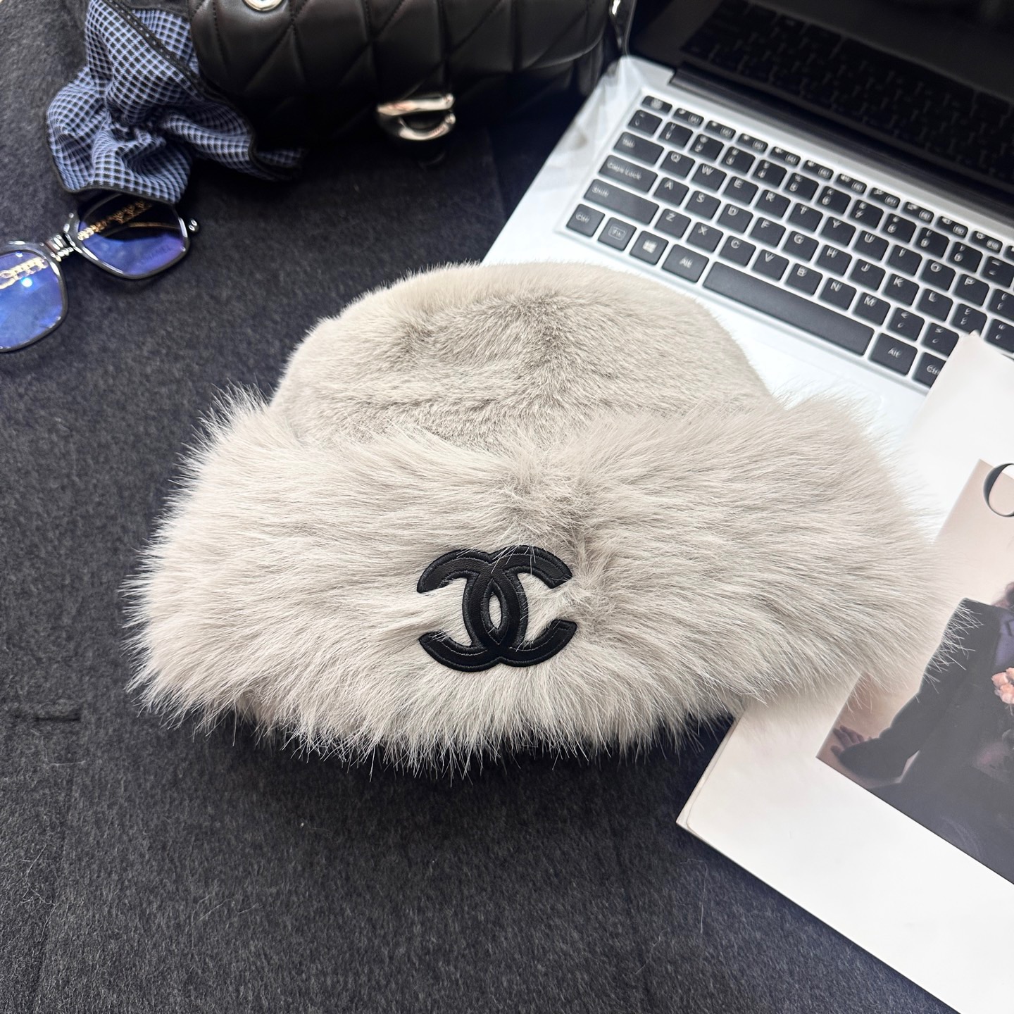 NO:579848,Running volume Xiaoxiang's new warm snow hat, a hat that little potatoes in the south cannot live without. The perfect equipment for venturing into the Northeast during the holidays. Skin-friendly plush, so soft and good. Nua INFINITY CROSS. I want to stick it when I look at it. Hats, bucket hats, baseball caps, knitted hats, hats, espadrilles, hats19860909跑量 小香新款保暖雪帽 南方小土豆不能没有的一顶帽子 为假期勇闯东北的满级装备亲肤毛绒好软好Nua INFINITY CROSS 看着就想贴贴 帽子渔夫帽棒球帽针织帽,帽子,espadrilles,hats,hat