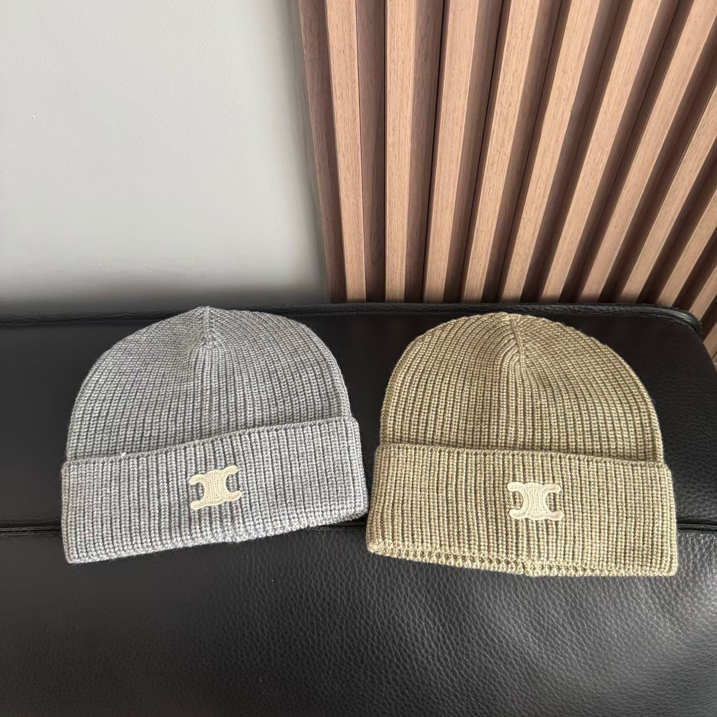 NO:579866,Running volume Celine ~ High-end Handicraft Workshop This season’s cold hats are really beautiful. I am already looking forward to winter. Hats, fisherman hats, baseball caps, knitted hats, hats, celine, espadrilles, hats19860909跑量 赛琳～高级手工坊 这一季的冷帽真的太太太太美了,已经无比期待冬天了帽子渔夫帽棒球帽针织帽,帽子,celine,espadrilles,hats,hat