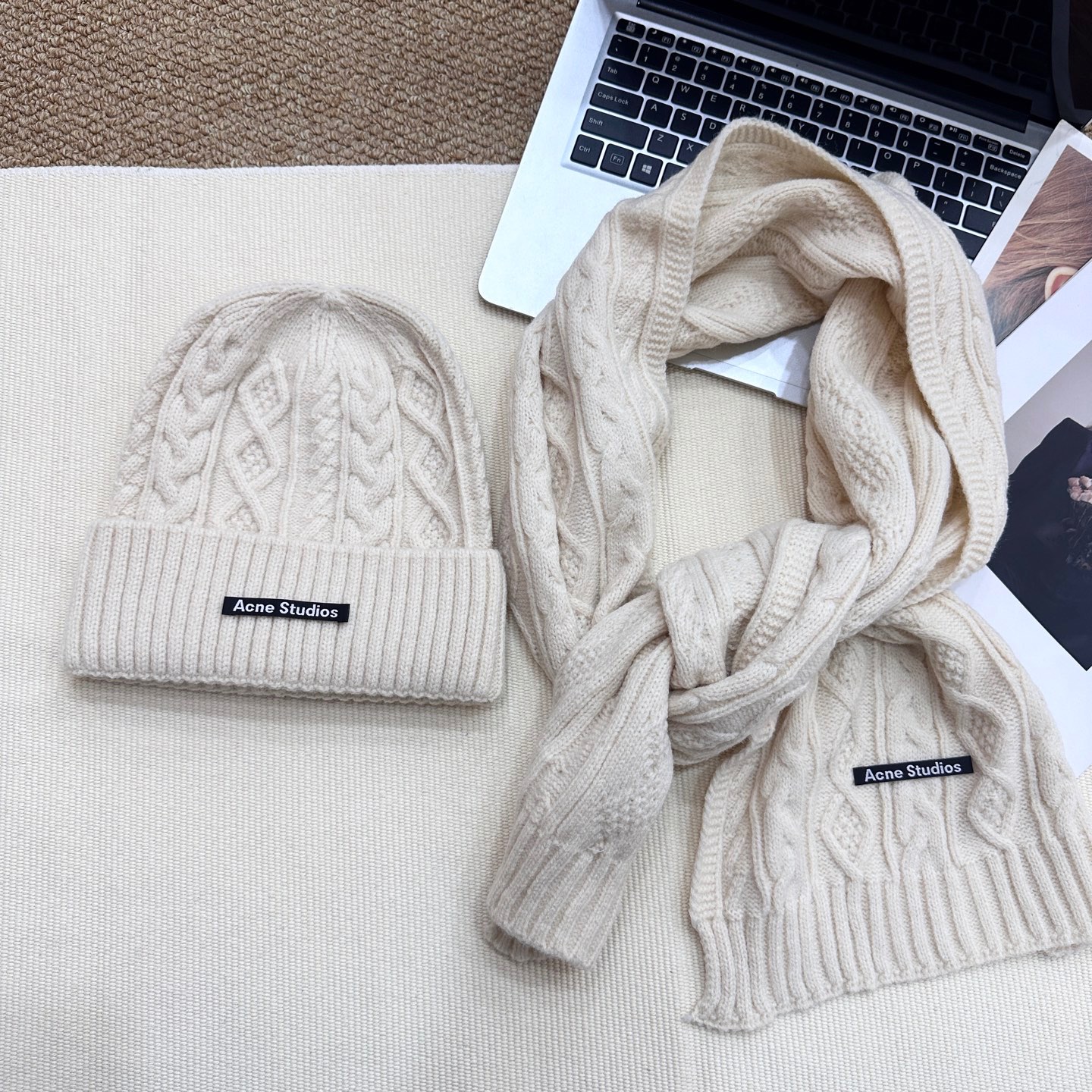 NO:580058,Running volume Acne ~ New knitted scarf set, scarf and hat set, elegant and good-looking, extremely comfortable to the touch. Hats, fisherman hats, baseball caps, knitted hats, hats, acne studios, espadrilles, hats19860909跑量 Acne～新款针织围巾套装 围巾帽套装,大气高颜值,手感无比舒适帽子渔夫帽棒球帽针织帽,帽子,acne studios,espadrilles,hats,hat