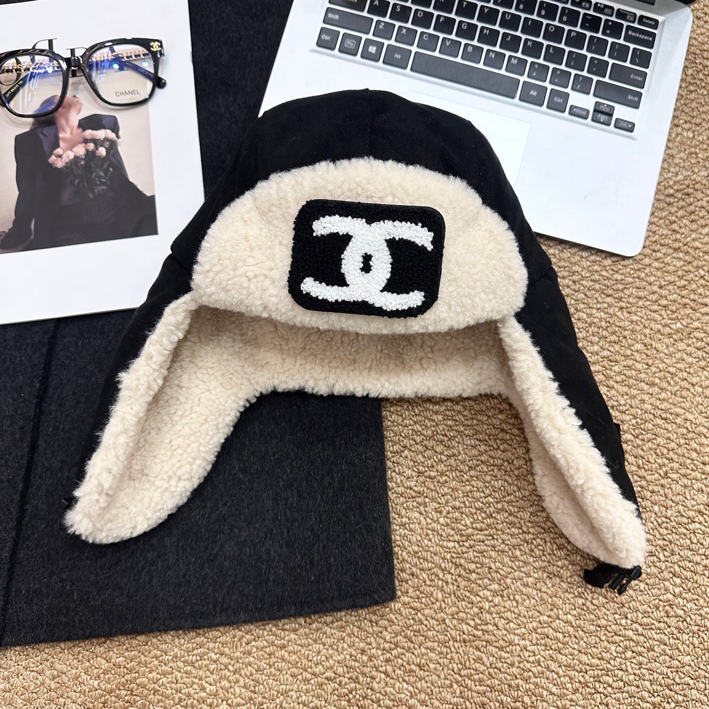 NO:580371,Running volume, small popular single style furry hat. The sudden drop in temperature makes people fall in love with furry hats. Warm hats, fisherman hats, baseball caps, knitted hats, hats, espadrilles, hats19860909跑量 小香爆单款毛毛雷锋帽 突然降温让人对毛毛爱不释手,暖暖的帽子渔夫帽棒球帽针织帽,帽子,espadrilles,hats,hat