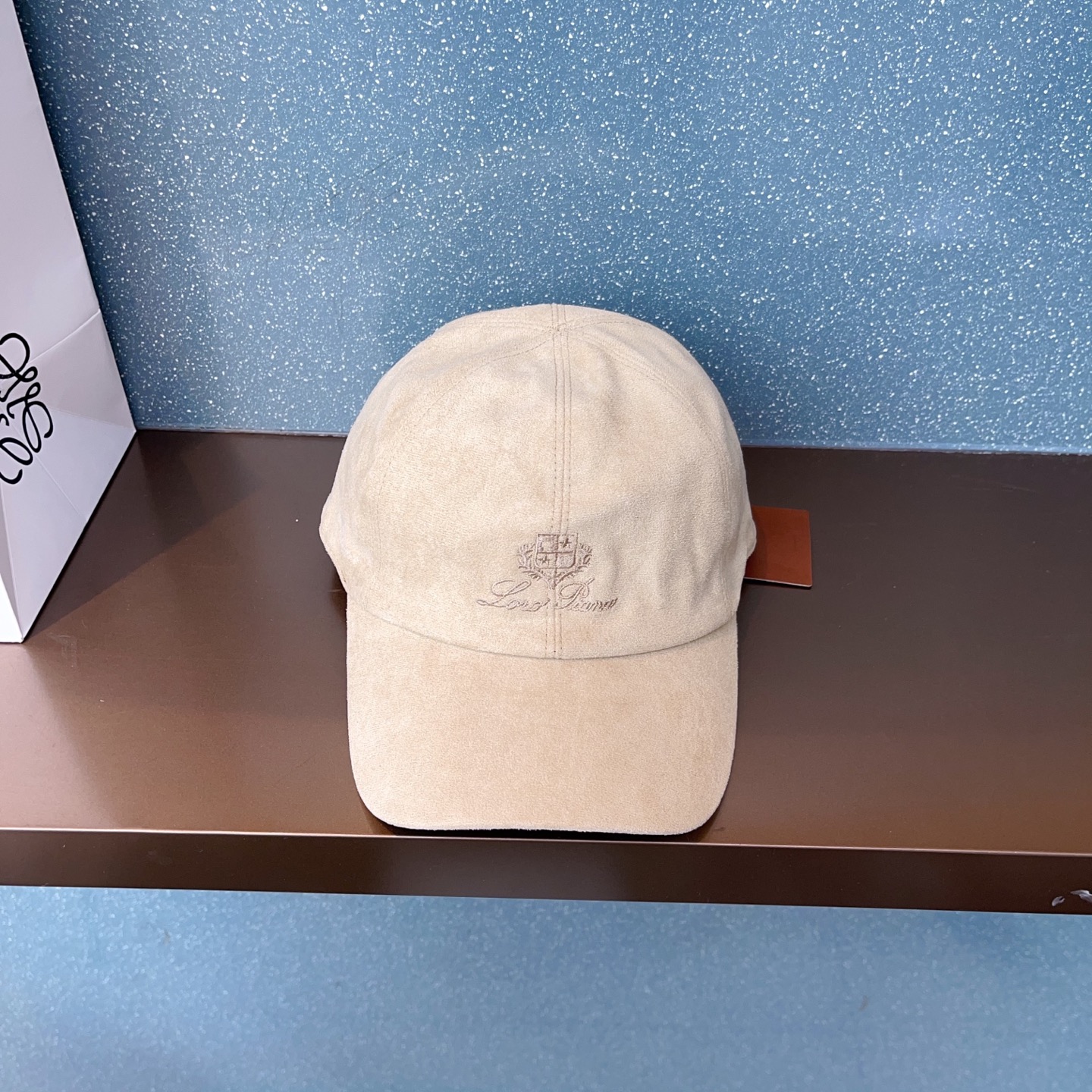 NO:580377,Running volume LP ~ New model, super retro-flavored baseball cap, deerskin velvet fabric, super high quality!  Hats bucket hat, baseball cap, knitted hat, hat, loro piana, espadrilles, hats19860909跑量 LP～新款 超浓的复古气息棒球帽 鹿皮绒面料 品质感超强！帽子渔夫帽棒球帽针织帽,帽子,loro piana,espadrilles,hats,hat