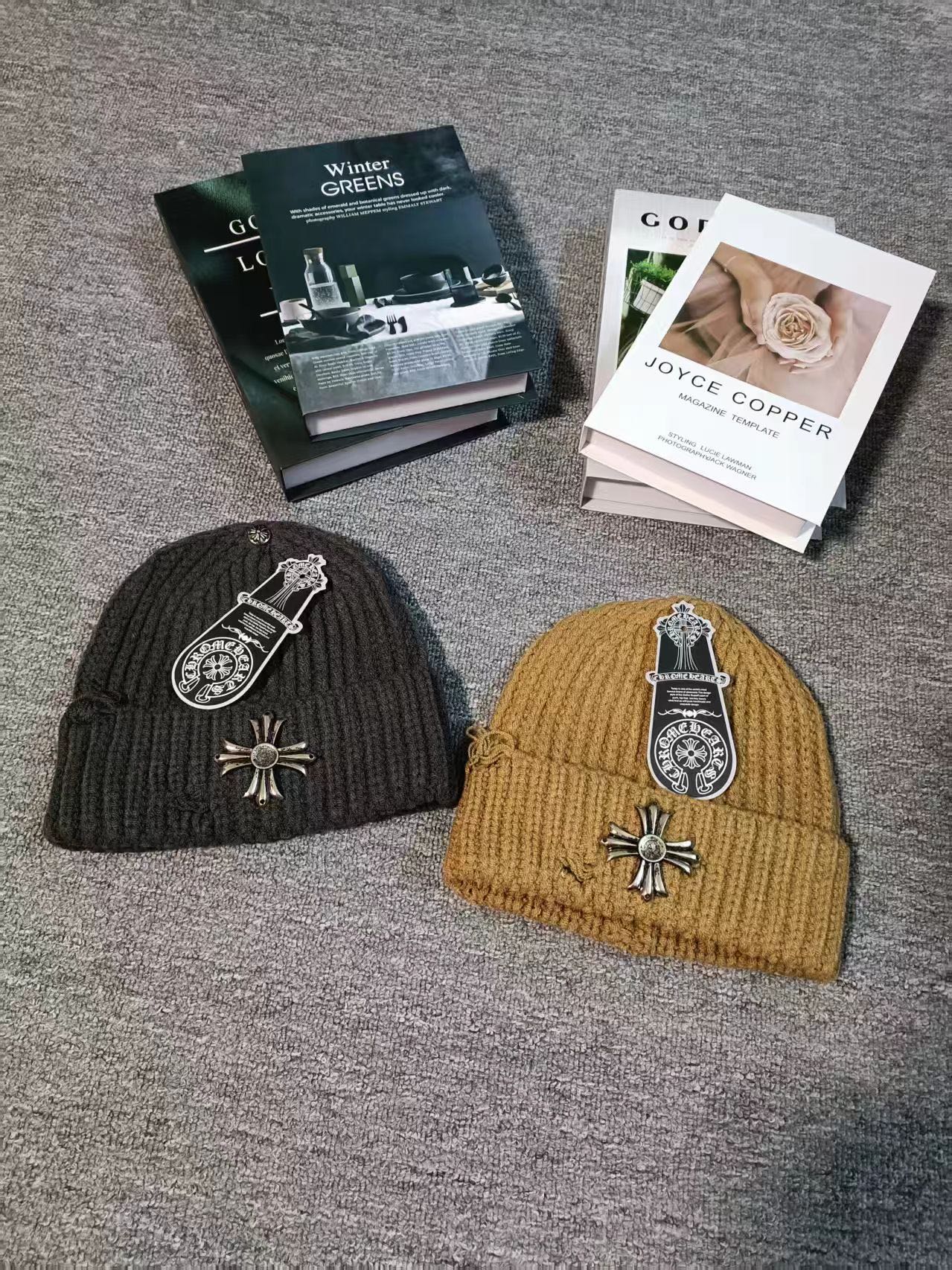 NO:587784,Running volume Crow Heart~New knitted hat for winter wear/This ripped knitted hat is also very eye-catching!  Get the winter atmosphere right!  Hats, bucket hats, baseball caps, knitted hats, hats, chrome hearts, espadrilles, hats19860909跑量 克罗心～新款针织帽 冬季穿搭/这顶破洞针织帽也太太太会抢镜了！ 冬季氛围感拿捏！帽子渔夫帽棒球帽针织帽,帽子,chrome hearts,espadrilles,hats,hat