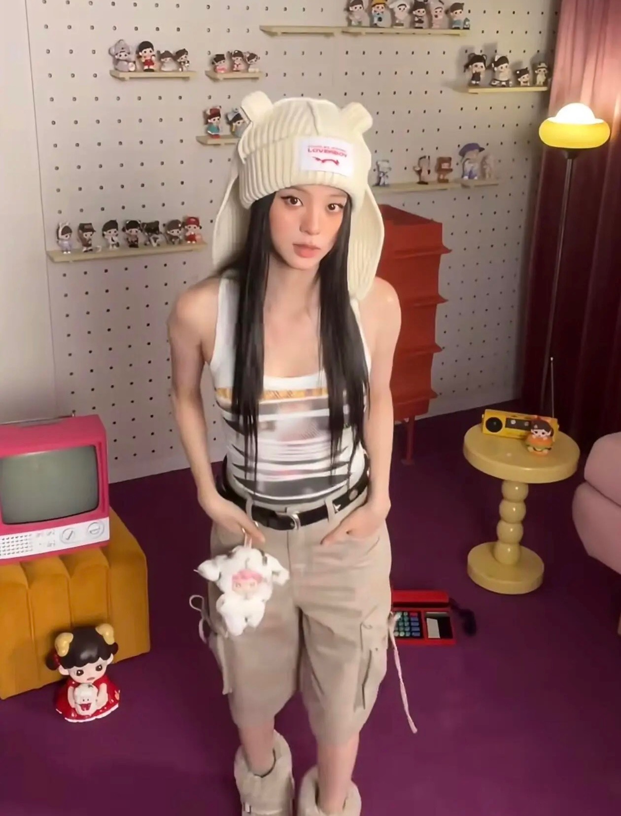 NO:587783,Running volume 25 autumn and winter new style bunny ears knitted hat. Sweet and cute, soft and waxy fur material. Head circumference 55~59cm, very elastic. White, brown, black, blue, red hat, fisherman hat, baseball cap, knitted hat, hat, espadrilles, hats19860909跑量 25秋冬新款 兔兔耳朵针织帽 甜美可爱软软糯糯的毛毛材质 头围55～59cm弹性很高 白色 咖色 黑色 蓝色 红色帽子渔夫帽棒球帽针织帽,帽子,espadrilles,hats,hat