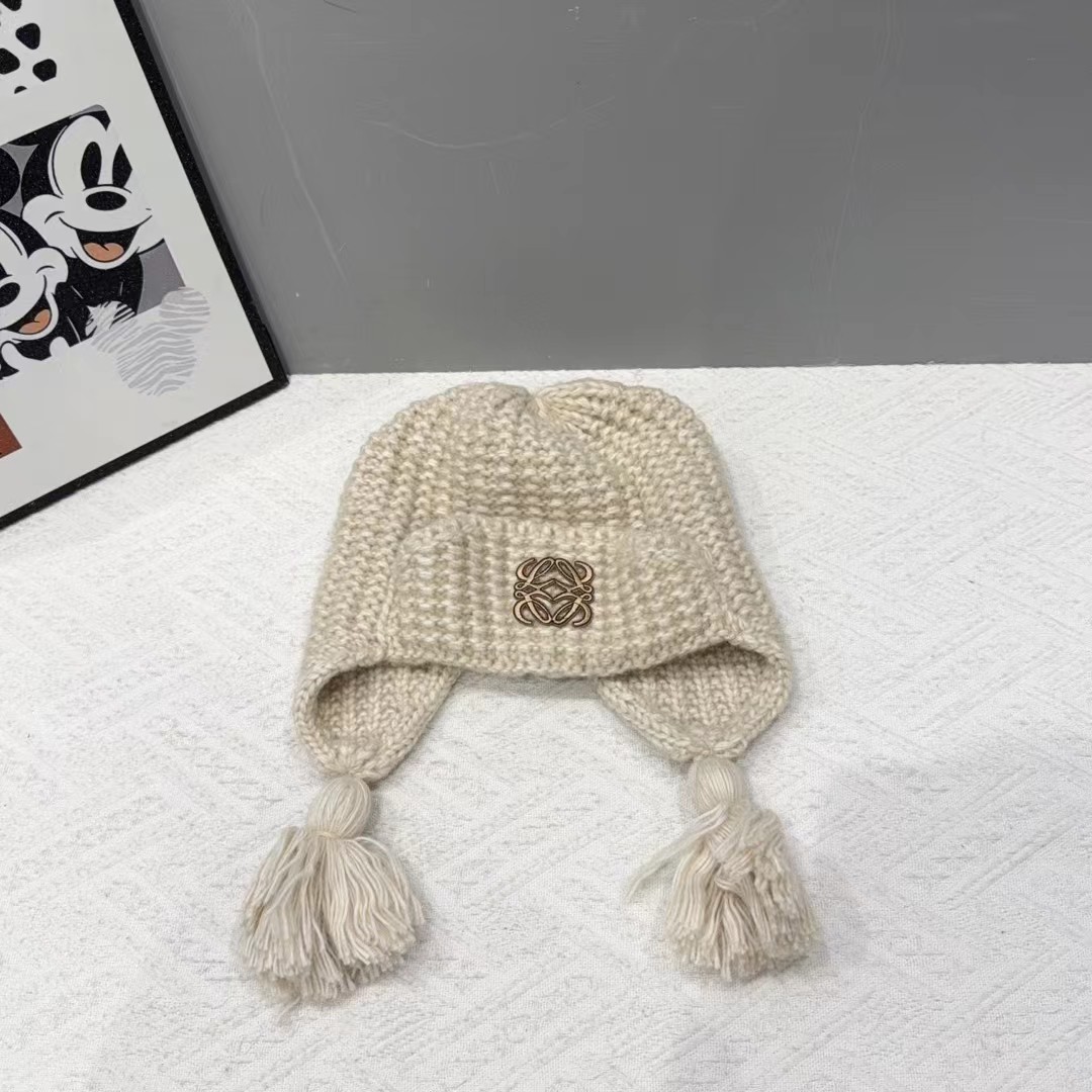 NO:604621,Running volume Loewe～High-end ear protection hat, playful and age-reducing style, full of Korean style atmosphere!  Hats, bucket hats, baseball caps, knitted hats, hats, loewe, espadrilles, hats19860909跑量 Loewe～高级感护耳帽 减龄俏皮款 韩系氛围感十足！帽子渔夫帽棒球帽针织帽,帽子,loewe,espadrilles,hats,hat