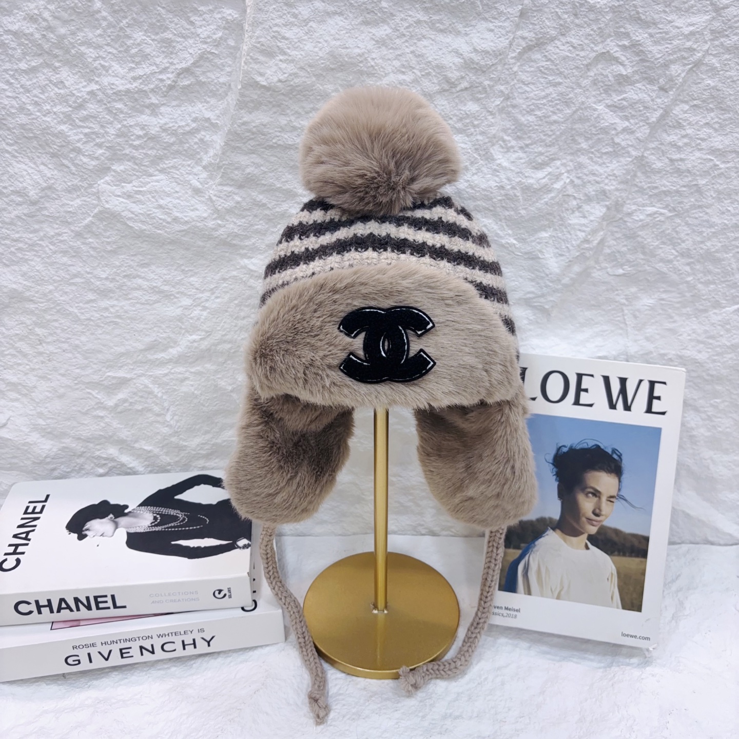 NO:617612,Running volume Xiaoxiang~The most popular furry hat. Beautiful thunder hat, cute fur, a must-have for keeping warm in winter!  Hats bucket hat, baseball cap, knitted hat, hat, espadrilles, hats19860909跑量 小香～爆单款毛毛雷锋帽 美丽雷锋帽,可爱毛毛,冬季保暖必备！帽子渔夫帽棒球帽针织帽,帽子,espadrilles,hats,hat