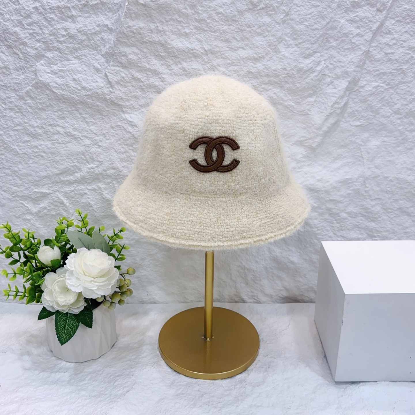 NO:617616,The most popular new product CHANEL small fragrant lamb wool bucket hat, temperament wear item hat bucket hat baseball cap knitted hat, hat, chanel, espadrilles, hats19860909跑量 上 新 品 CHANEL 小香羊羔毛渔夫帽 气质穿搭单品帽子渔夫帽棒球帽针织帽,帽子,chanel,espadrilles,hats,hat