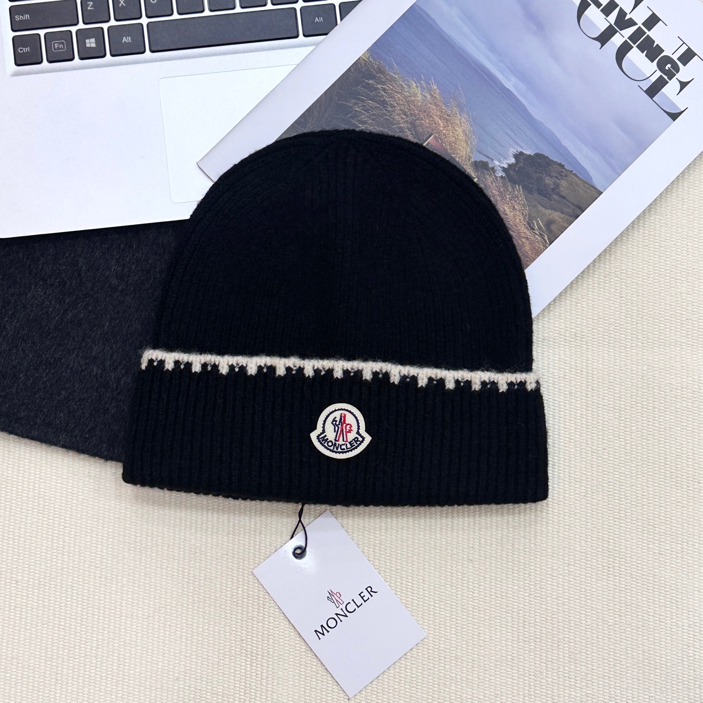 NO:617624,Running volume: Mouth covering ~ Autumn and winter popular cold hats Knitted style Versatile small items that can be worn with eyes closed One size fits all Men’s and women’s hats Bucket hats Baseball caps Knitted hats, hats, Moncler, espadrilles, hats19860909跑量 蒙口～秋冬爆款冷帽 针织款 闭眼入的百搭小单品 均码 男女款帽子渔夫帽棒球帽针织帽,帽子,Moncler,espadrilles,hats,hat