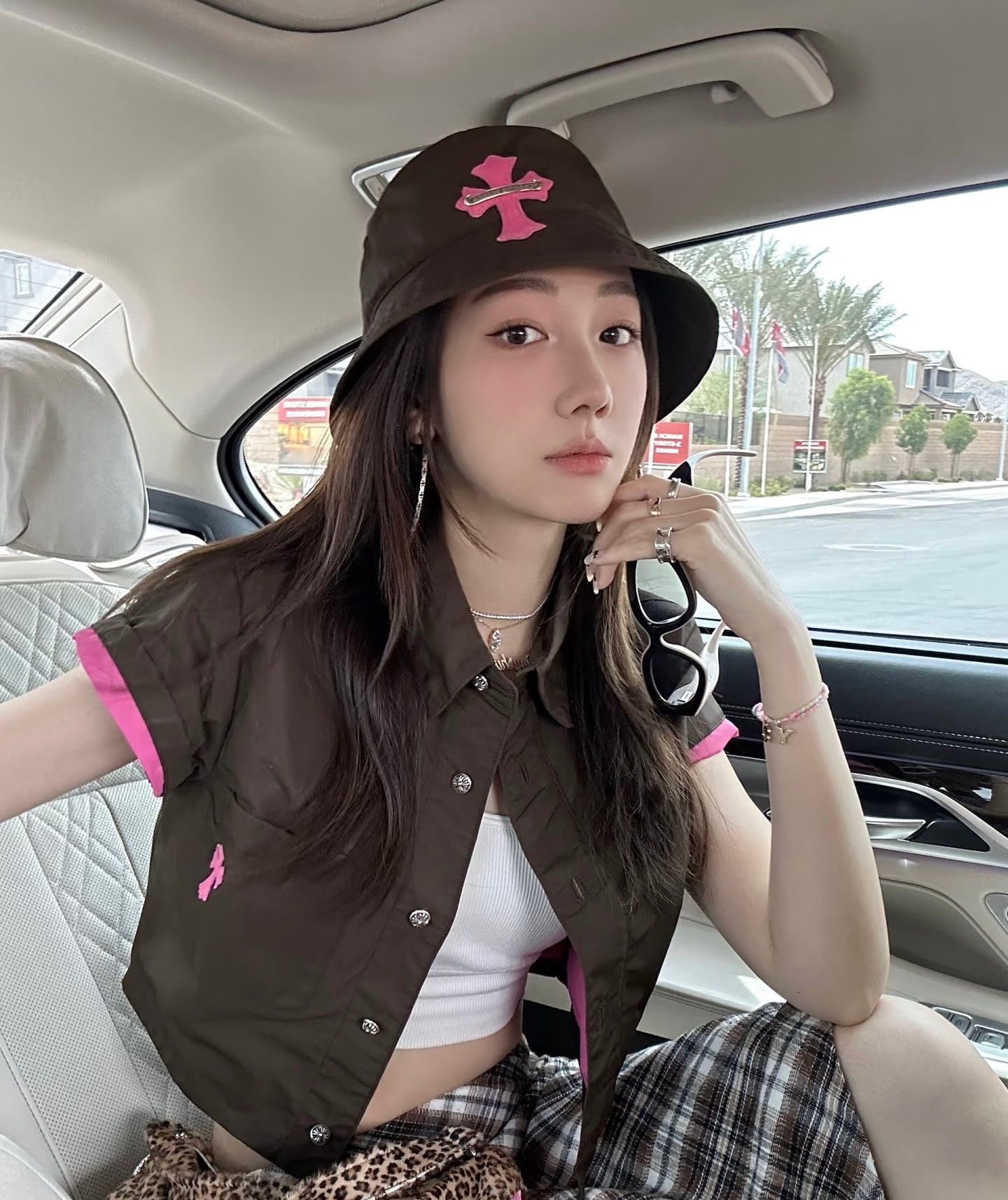 NO:617646,Running volume 25 new style Chrome hearts sheepskin silver-plated fisherman's hat. High-quality celebrity Internet celebrity same style. Black, navy, brown hat, fisherman hat, baseball cap, knitted hat, hat, chrome hearts, espadrilles, sheepskin, hats19860909跑量 25新款 克罗心羊皮镀银渔夫盆帽 高品质明星网红同款 黑色 藏青色 咖啡色帽子渔夫帽棒球帽针织帽,帽子,chrome hearts,espadrilles,sheepskin,hats,hat