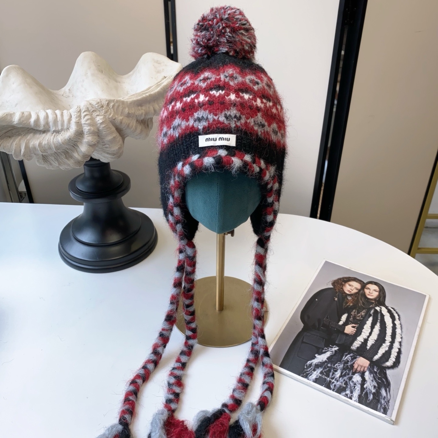 NO:643393,Running volume 25 new autumn and winter styles Japanese Fair Isle blended knitted ear protection hat High quality wool blended yarn Soft and waxy Fashionable warm and versatile Brown dark gray black off-white hat bucket hat baseball cap knitted hat, hat, espadrilles, hats19860909跑量 25 秋冬新款 日系费尔岛混纺针织护耳帽 高品质羊毛混纺纱线 软软糯糯 时尚保暖百搭 咖啡色 深灰色 黑色 米白色帽子渔夫帽棒球帽针织帽,帽子,espadrilles,hats,hat