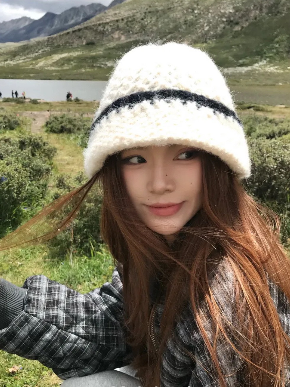 NO:643358,Running volume 25 new autumn and winter styles Xiaoxiang wool knitted basin hat High-quality wool yarn Soft and waxy Small appearance Fashionable and versatile Off-white black hat bucket hat baseball cap knitted hat, hat, espadrilles, hats19860909跑量 25 秋冬新款 小香羊毛针织盆帽 高品质羊毛纱线 软软糯糯 显脸小 时尚百搭 米白色 黑色帽子渔夫帽棒球帽针织帽,帽子,espadrilles,hats,hat