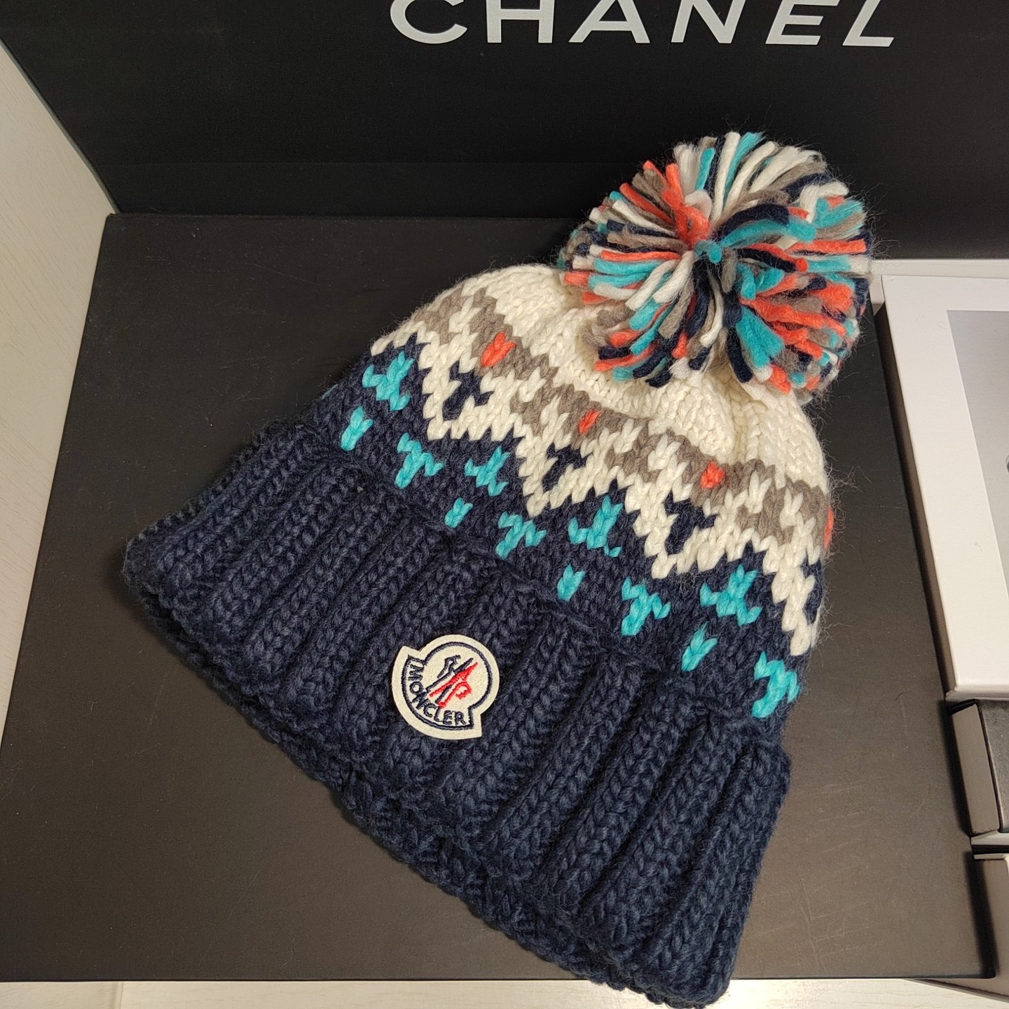 NO:643364,Moncler's new knitted hat, fashionable and contrasting colors~ A hot trend among fashion influencers, very playful and sweet!  Hats bucket hat, baseball cap, knitted hat, hat, espadrilles, hats19860909跑量 Moncler新款针织帽,时尚撞色系～ 时尚网红爆款,很俏皮甜美系！帽子渔夫帽棒球帽针织帽,帽子,espadrilles,hats,hat