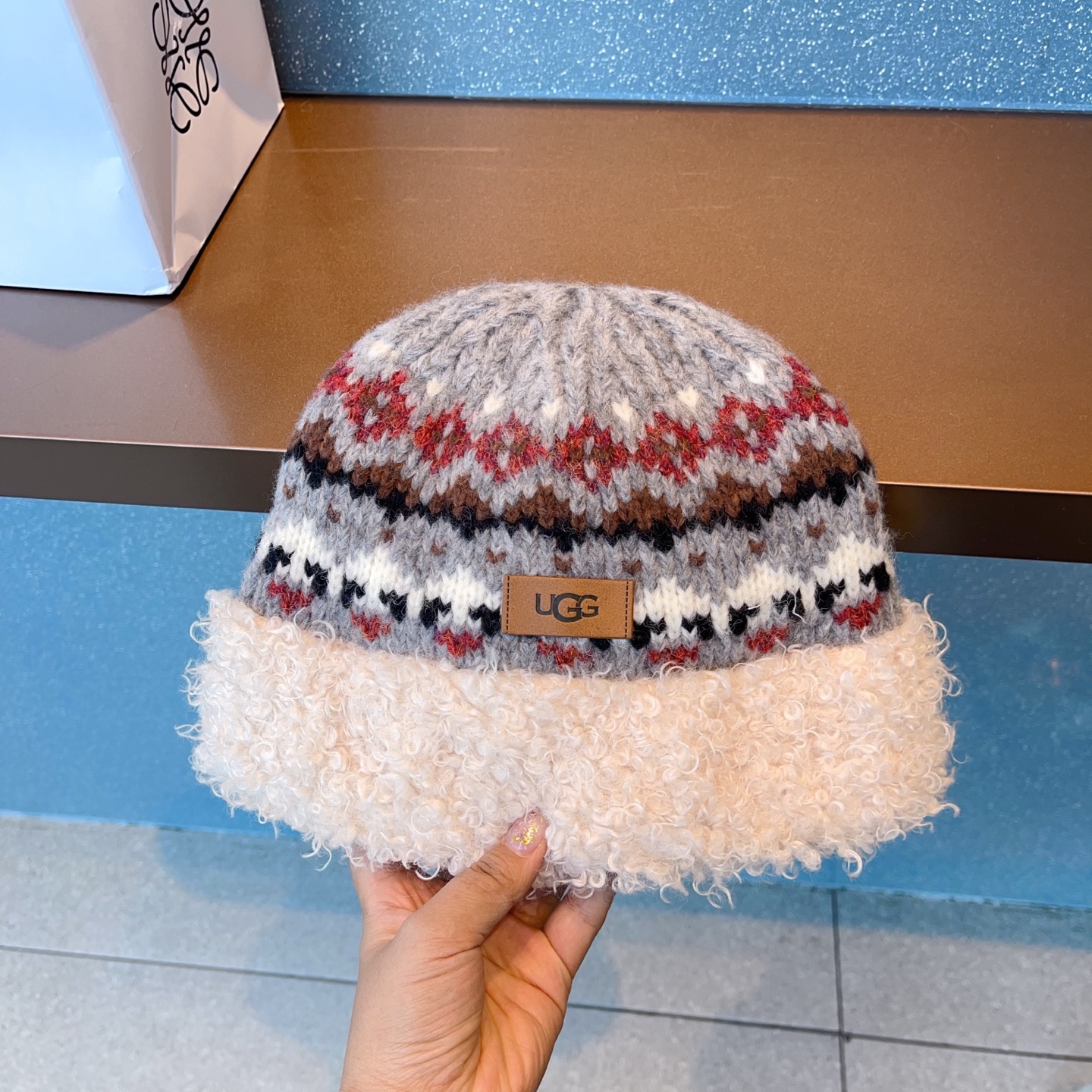 NO:643713,Running volume UGG～New winter thickened fisherman hat with raw edge, unique hat shape, velvet lining, super warm hat, fisherman hat, baseball cap, knitted hat, hat, espadrilles, hats19860909跑量 UGG～新款冬季毛边加厚渔夫帽 帽型独特,内里加绒,超级保暖帽子渔夫帽棒球帽针织帽,帽子,espadrilles,hats,hat