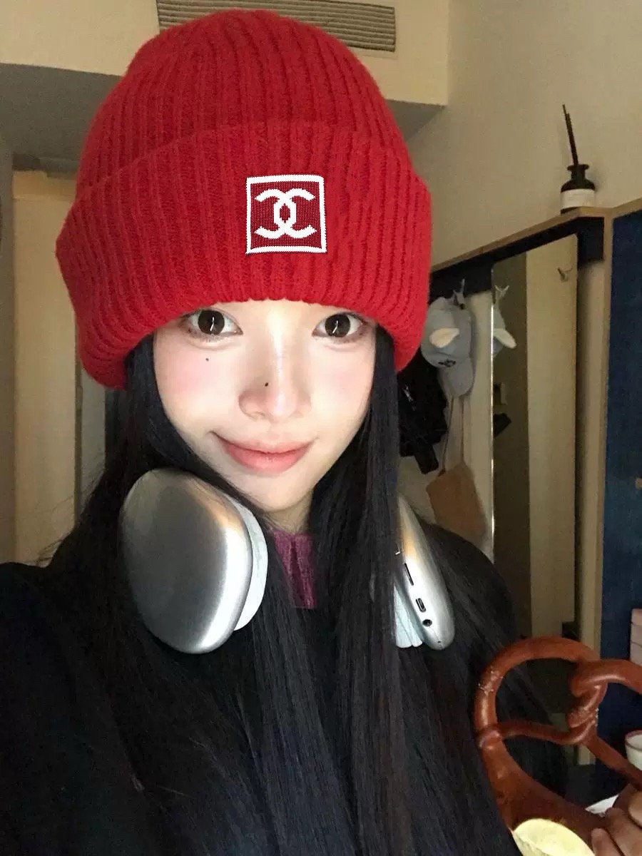 NO:643722,Popular knitted hat with a small fragrance. It captures the festive atmosphere and is versatile and high-end!  Hats bucket hat, baseball cap, knitted hat, hat, espadrilles, hats19860909跑量 小香爆款针织帽 拿捏节日氛围感,百搭高级感十足！帽子渔夫帽棒球帽针织帽,帽子,espadrilles,hats,hat