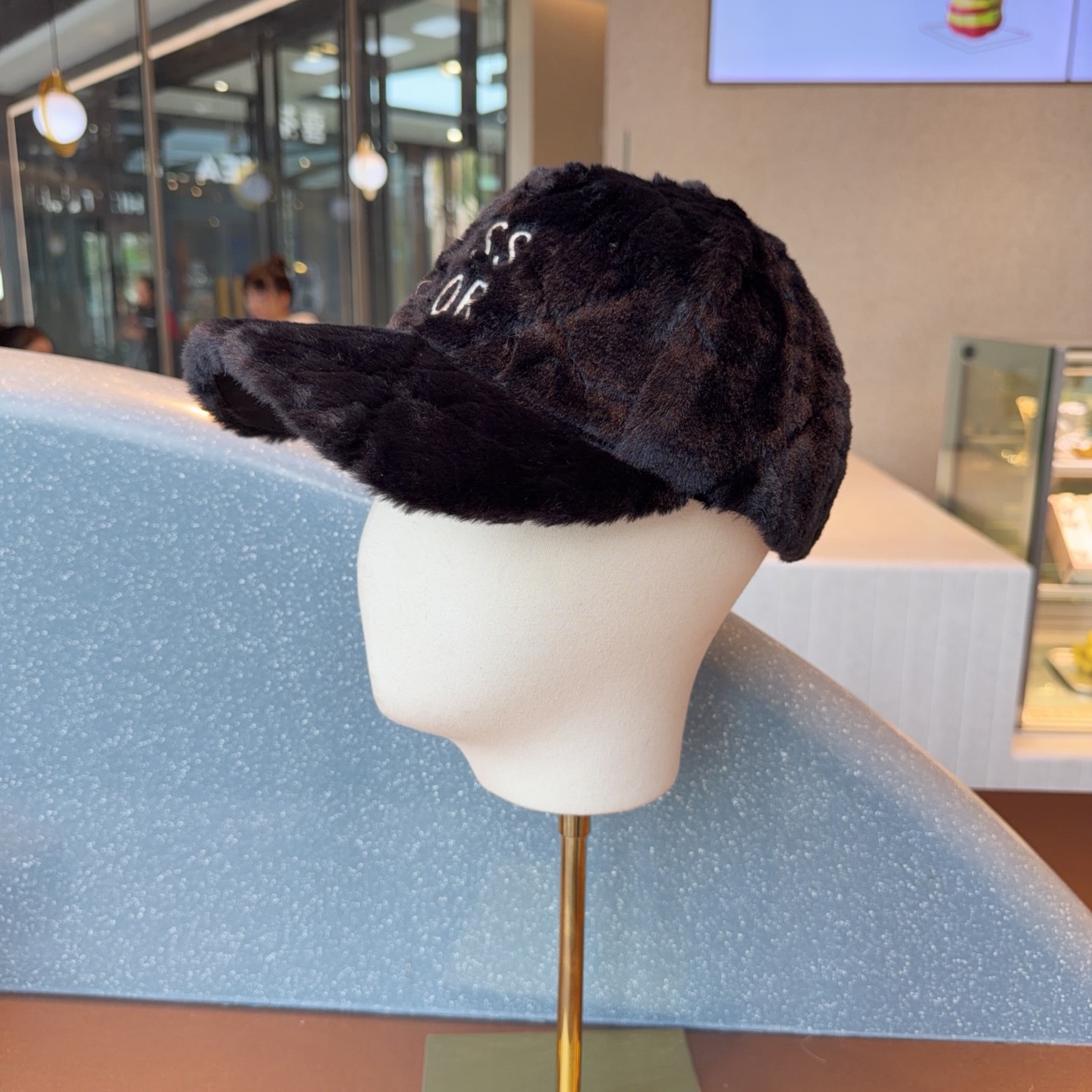 NO:670681,Running volume: D’s new imitation mink velvet cap, street baseball cap, fisherman’s hat, baseball cap, knitted hat, hat, dior, espadrilles, hats19860909跑量 D家新款仿貂绒鸭舌帽 炸街棒球帽帽子渔夫帽棒球帽针织帽,帽子,dior,espadrilles,hats,hat